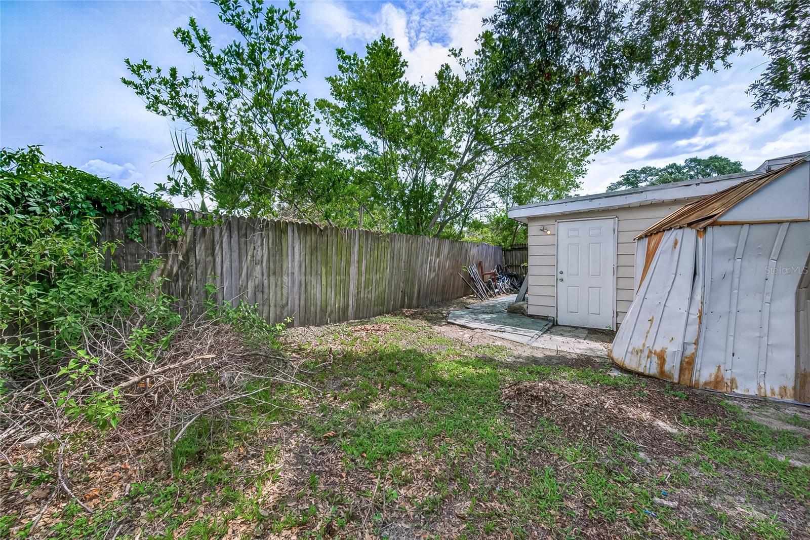 804 E FLORA ST
