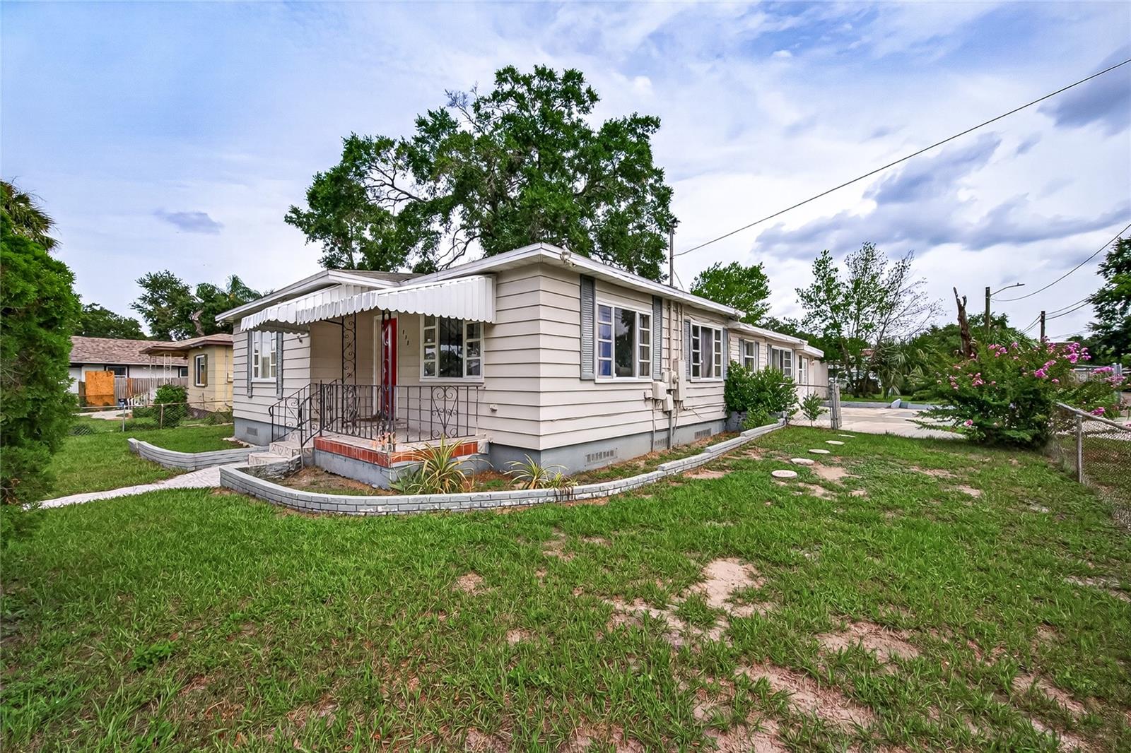 804 E FLORA ST
