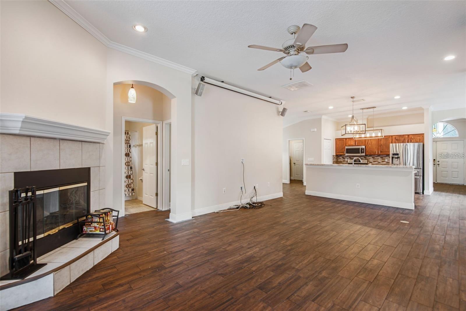 4007 HARBOR LAKE DR