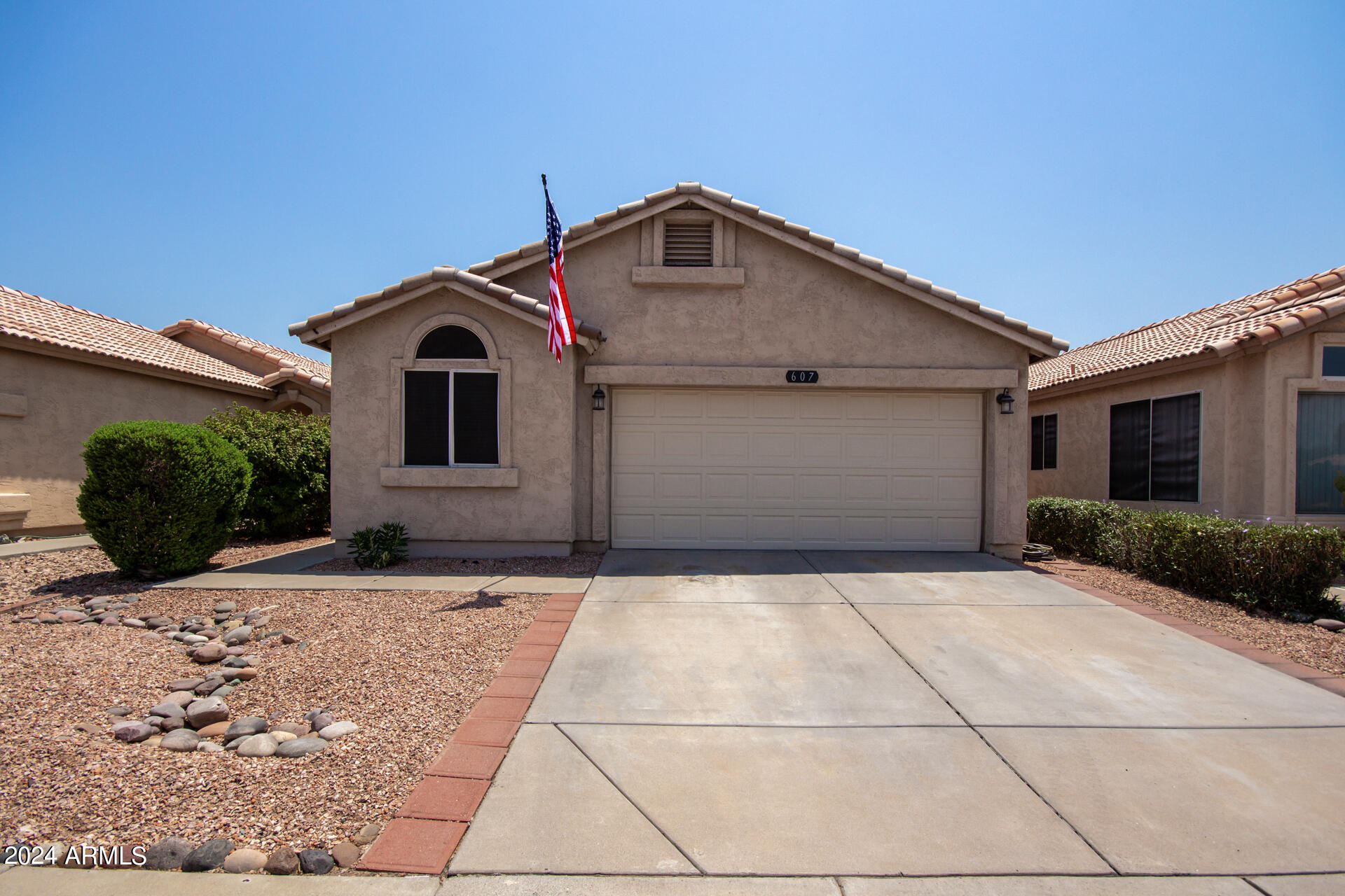 607 W MCRAE Drive