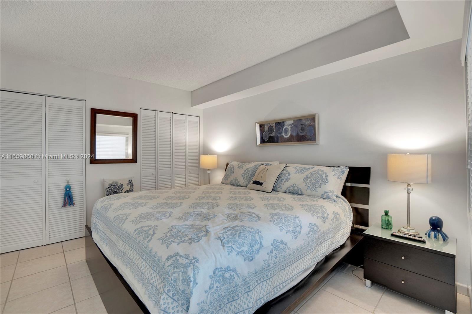 2899 Collins Ave # 1523
