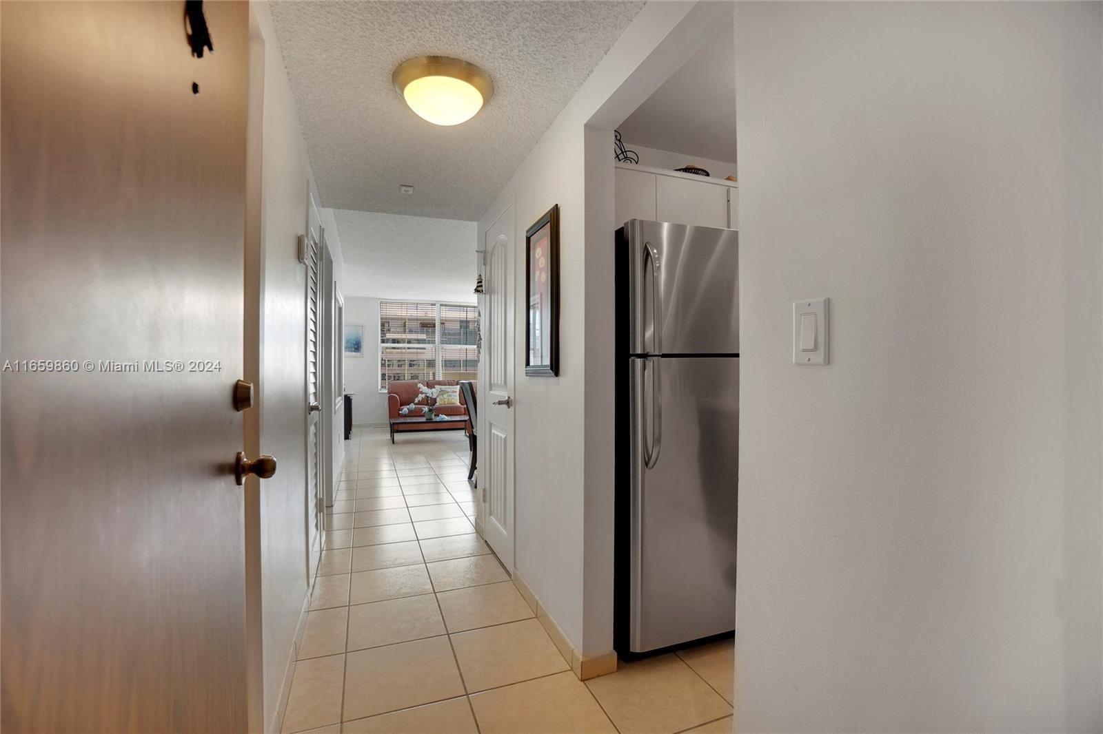 2899 Collins Ave # 1523