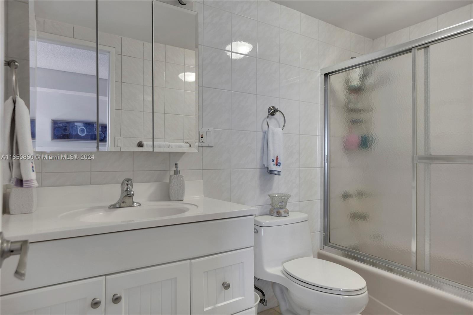 2899 Collins Ave # 1523