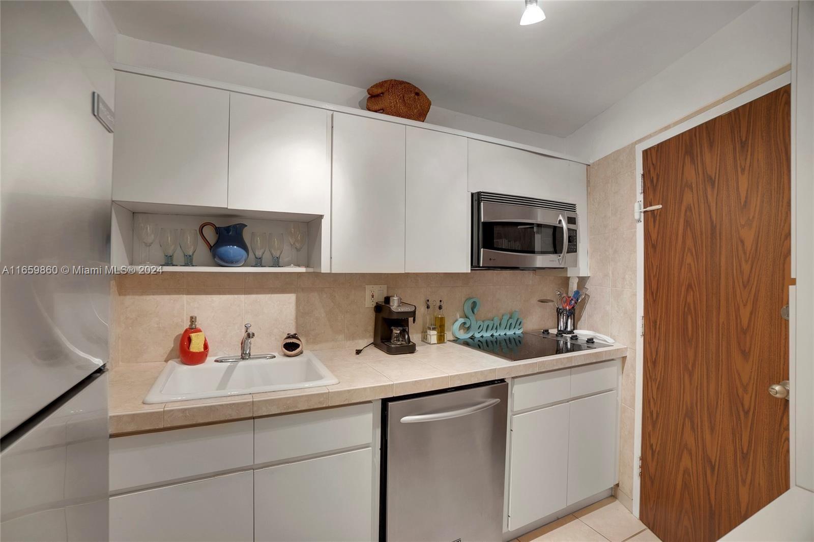 2899 Collins Ave # 1523