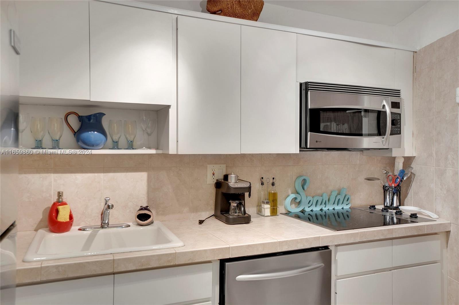 2899 Collins Ave # 1523