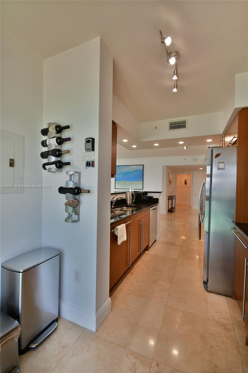 2080 S Ocean Dr # 1111
