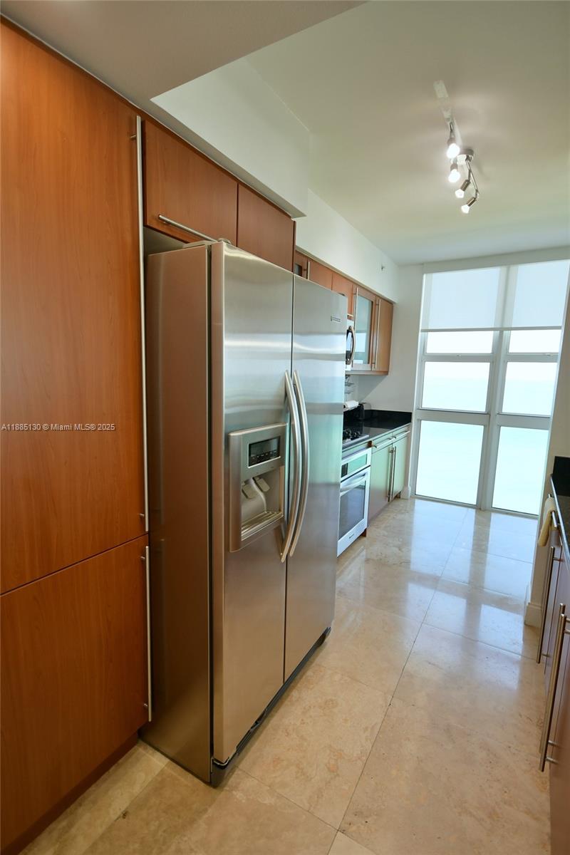 2080 S Ocean Dr # 1111