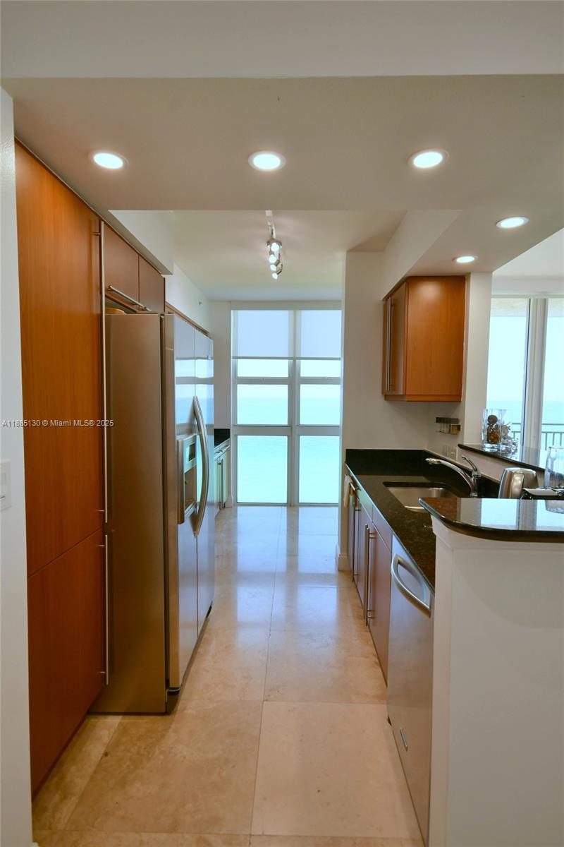 2080 S Ocean Dr # 1111