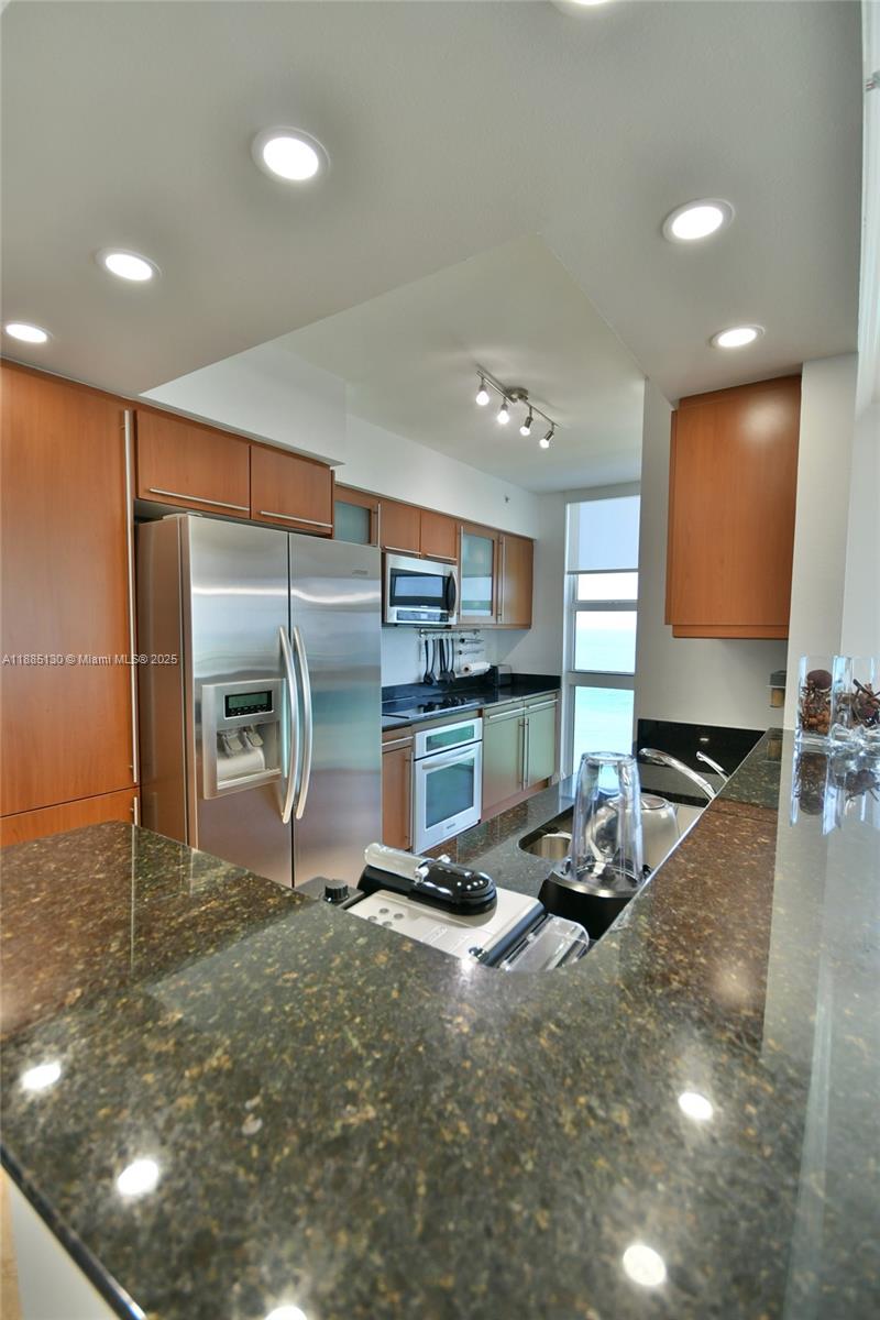 2080 S Ocean Dr # 1111