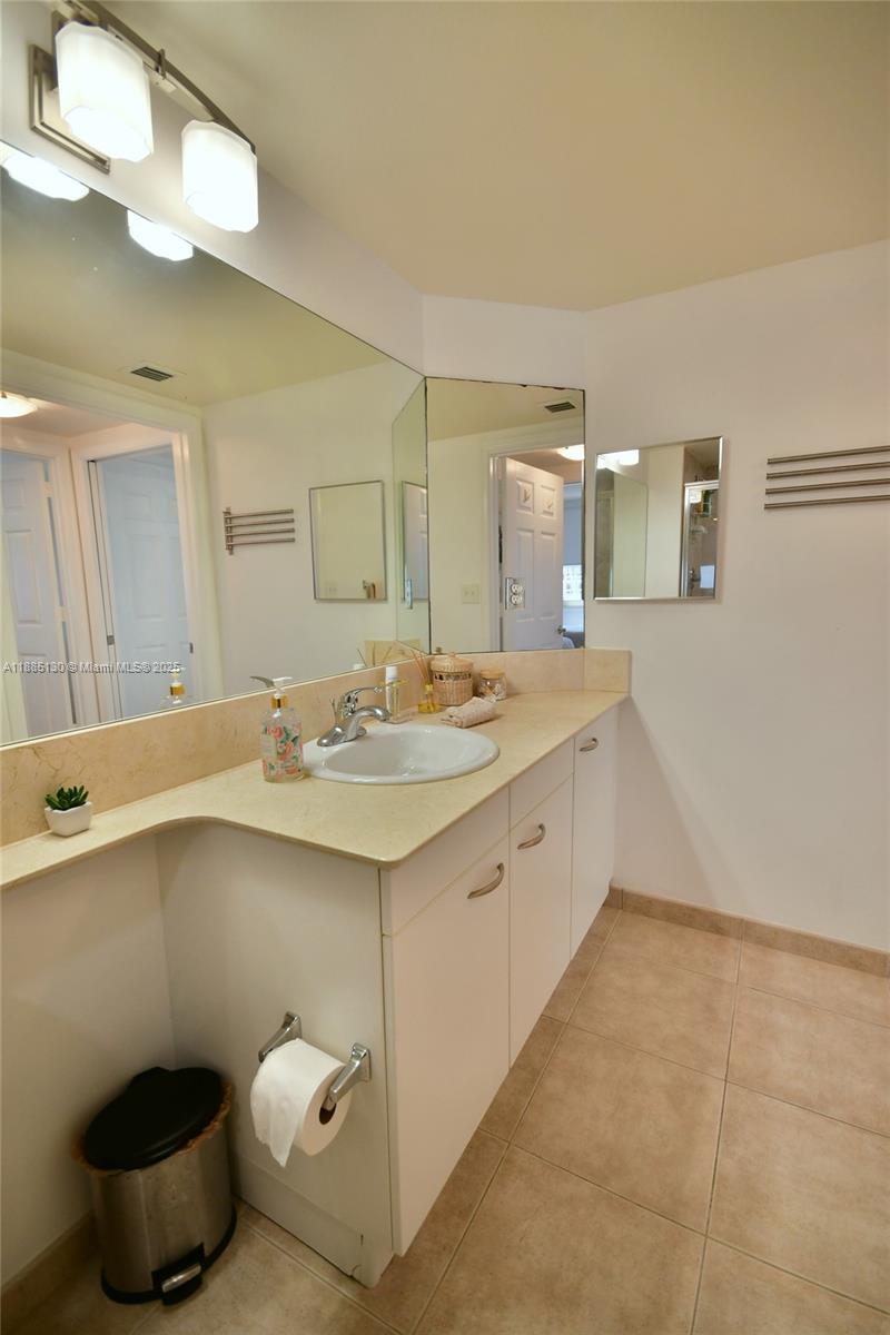 2080 S Ocean Dr # 1111