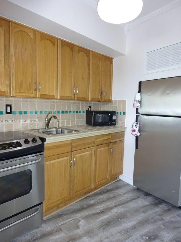 11 SW 52nd Ave # 3C