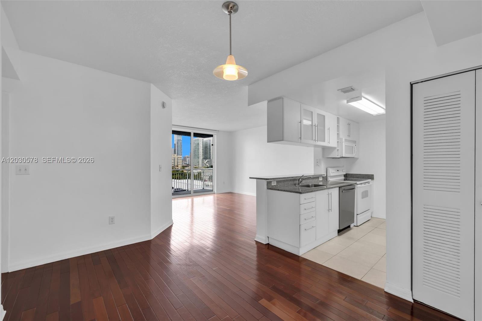 275 NE 18th St # 706