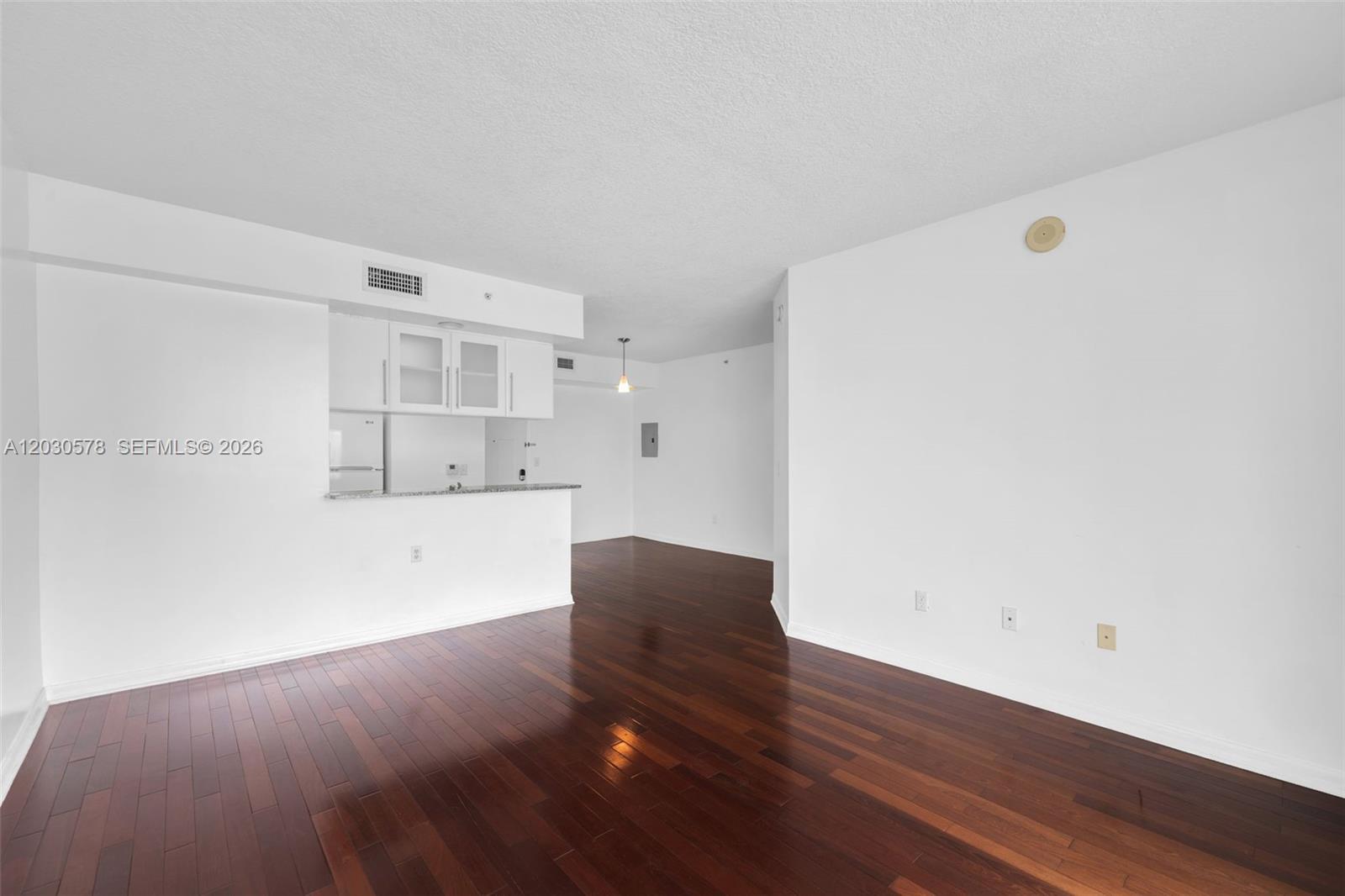 275 NE 18th St # 706