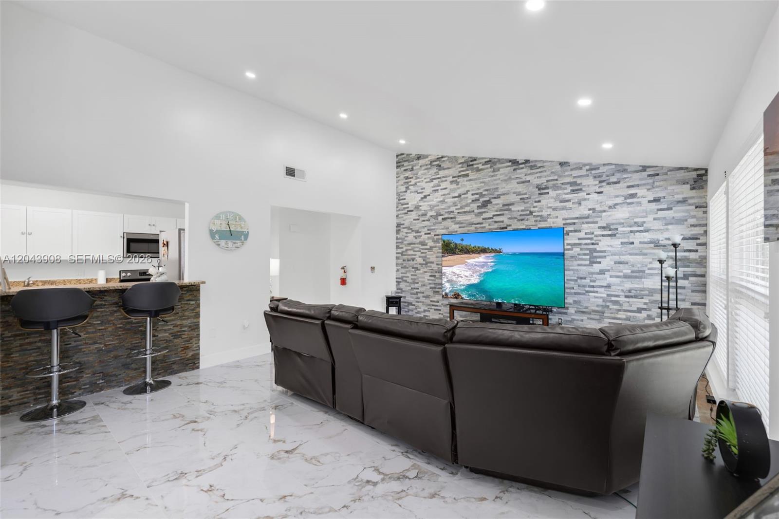 1318 Bayport Ave