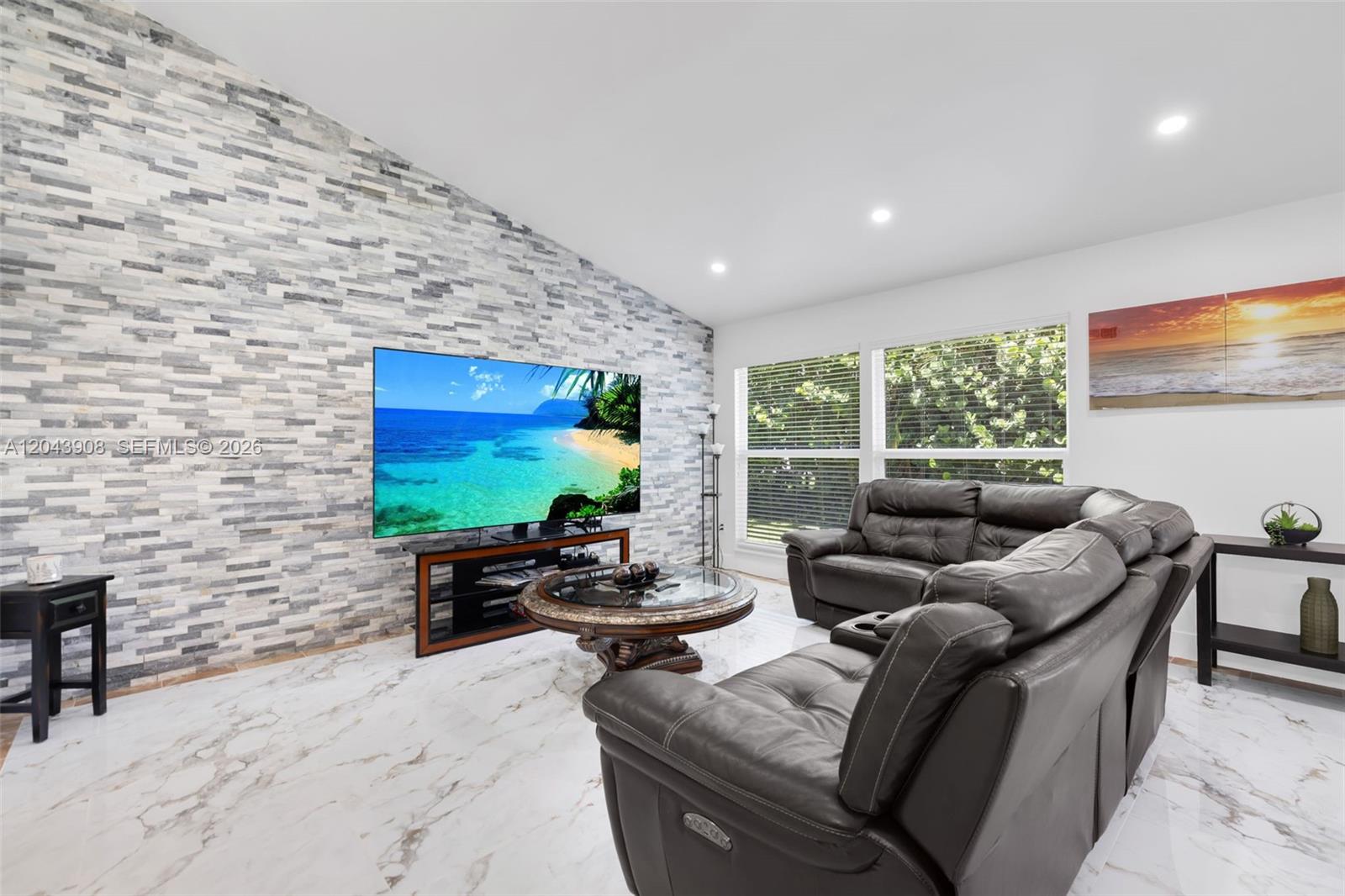 1318 Bayport Ave