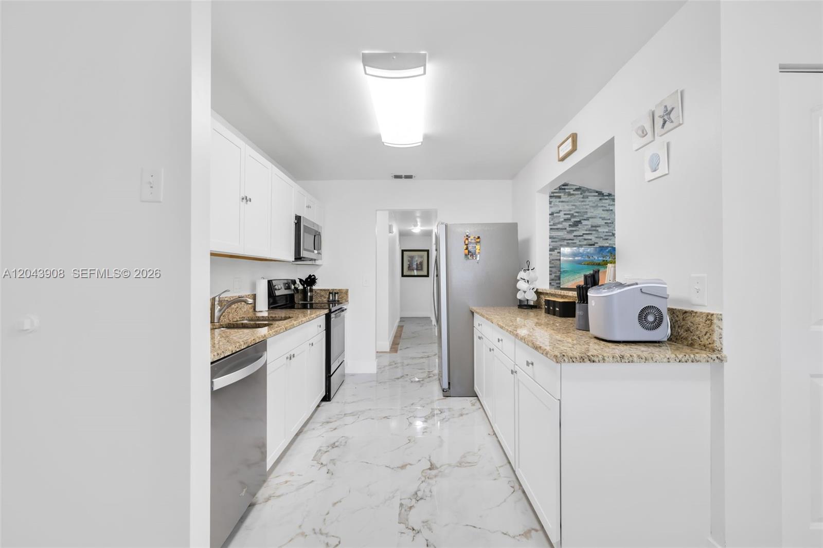 1318 Bayport Ave