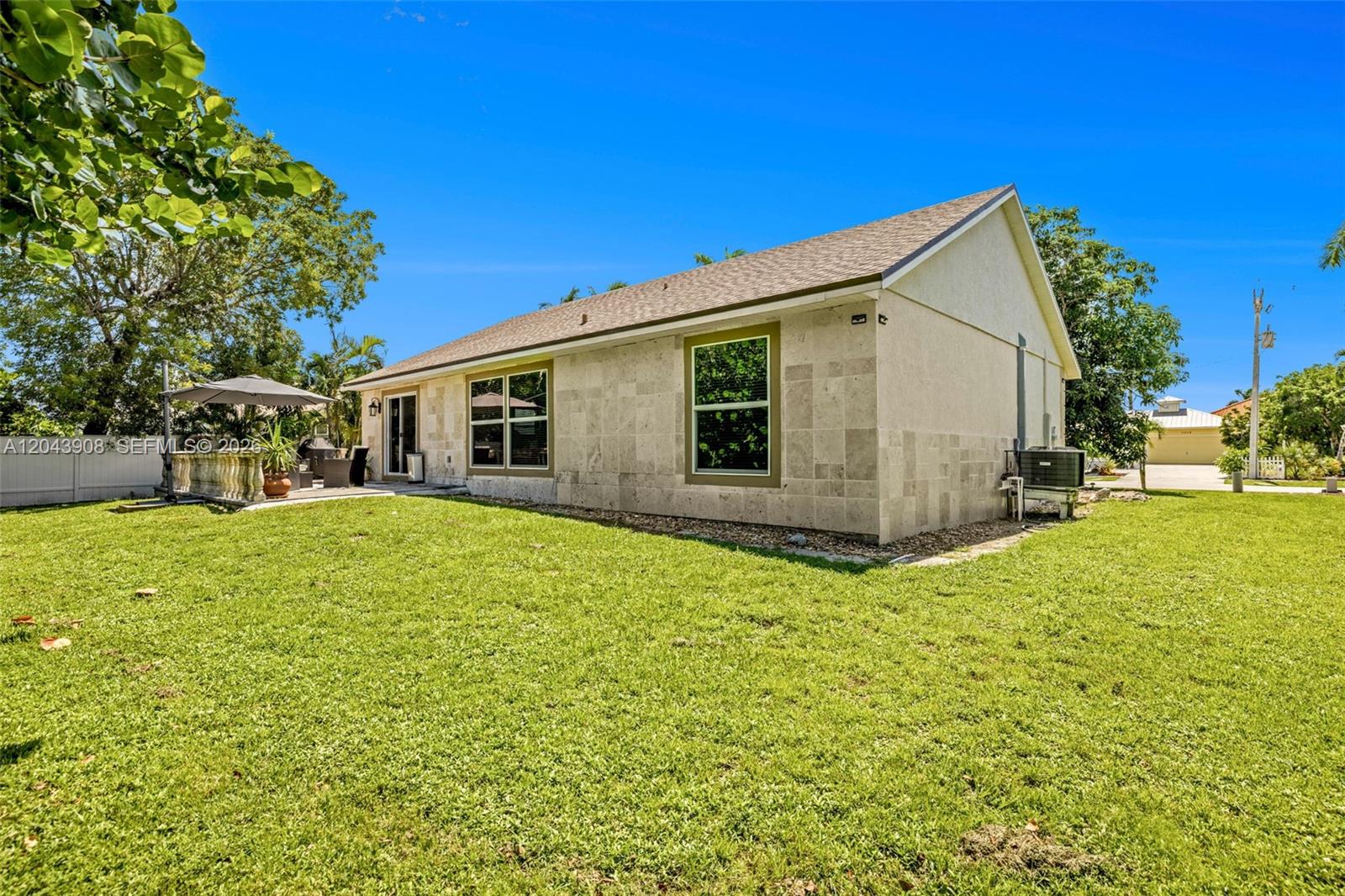 1318 Bayport Ave