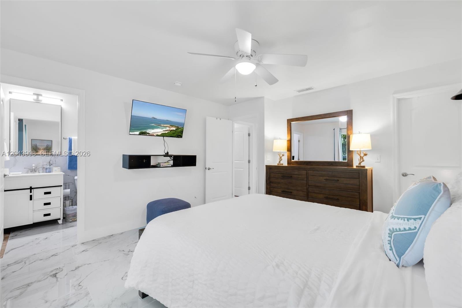 1318 Bayport Ave