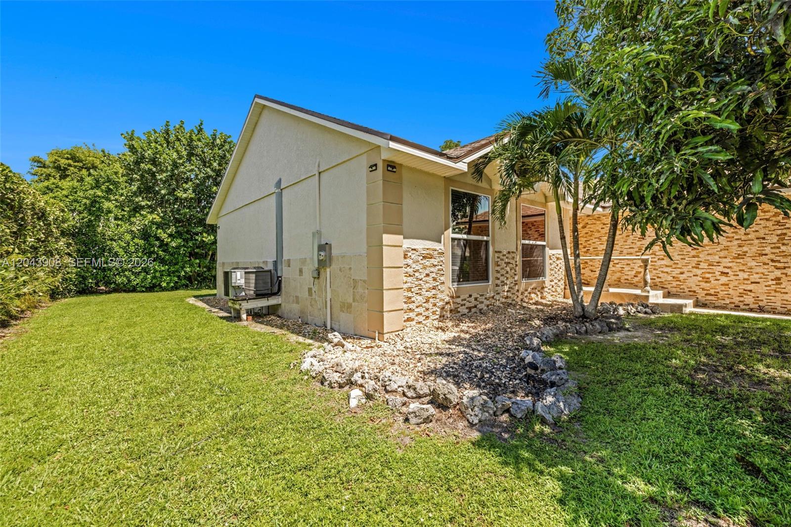 1318 Bayport Ave