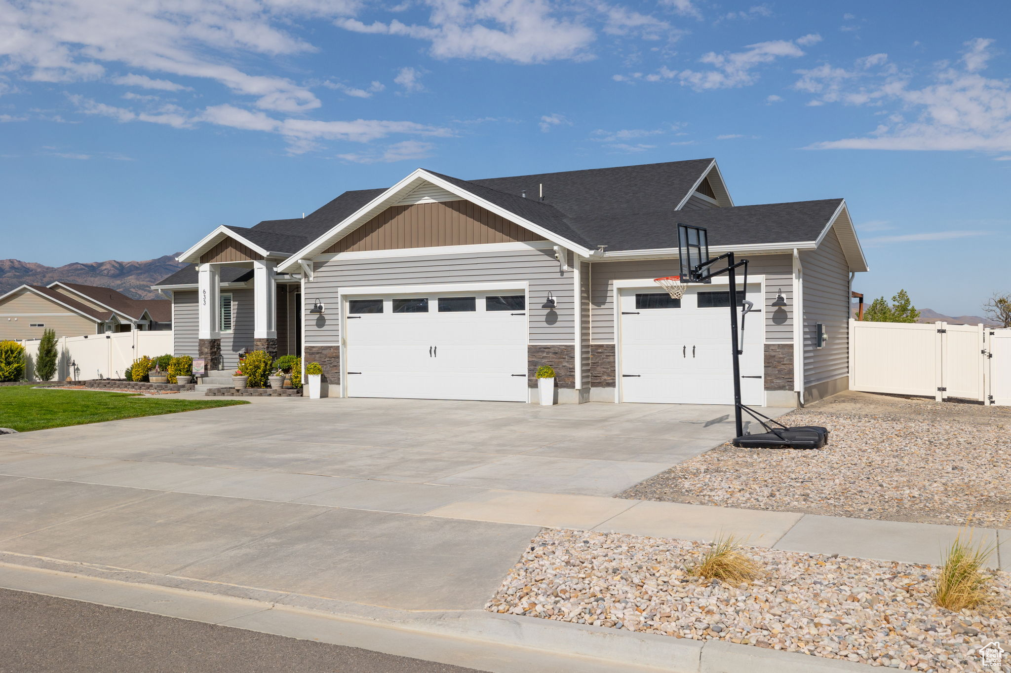 633 E MAXFIELD CT