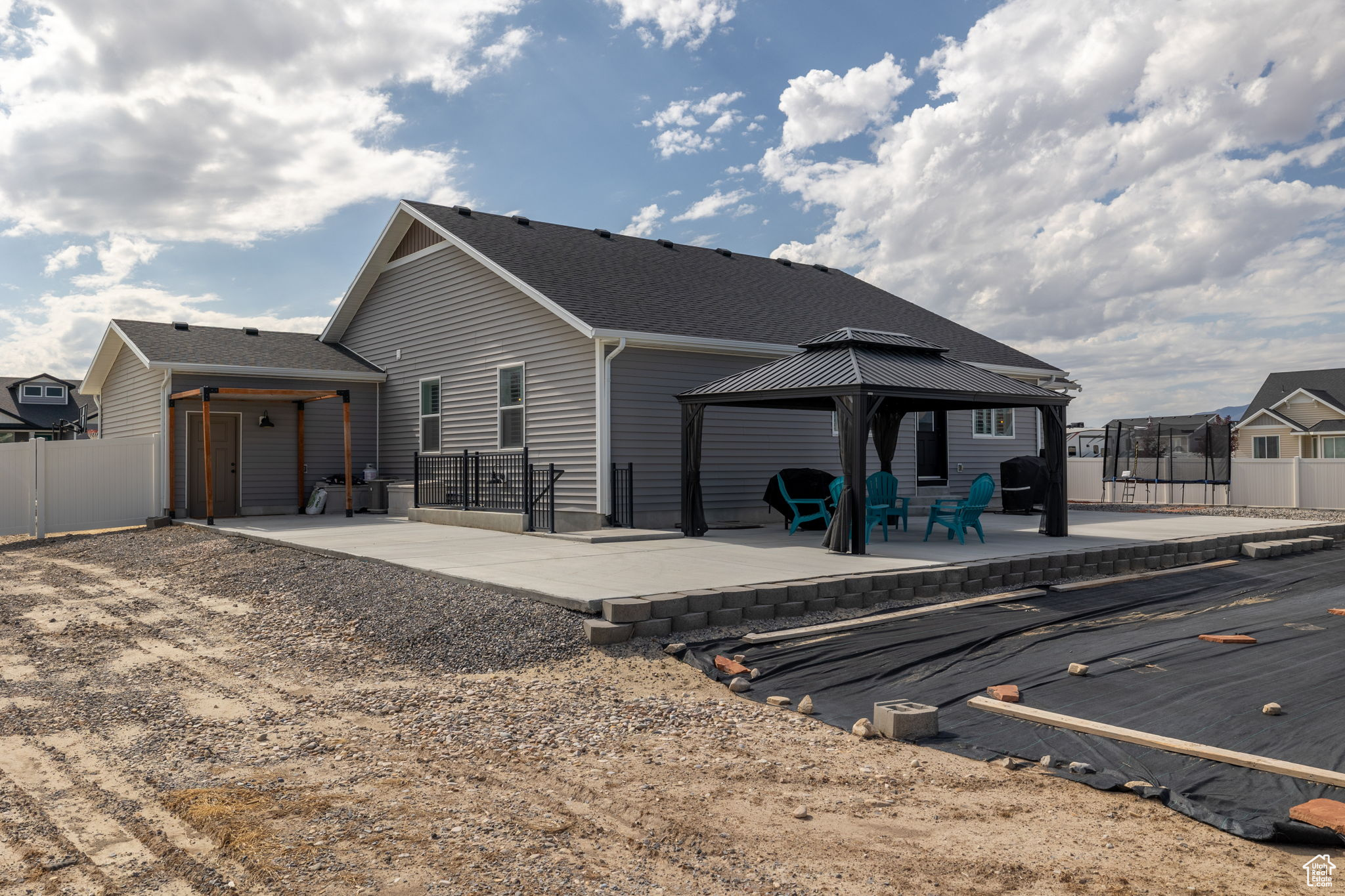633 E MAXFIELD CT