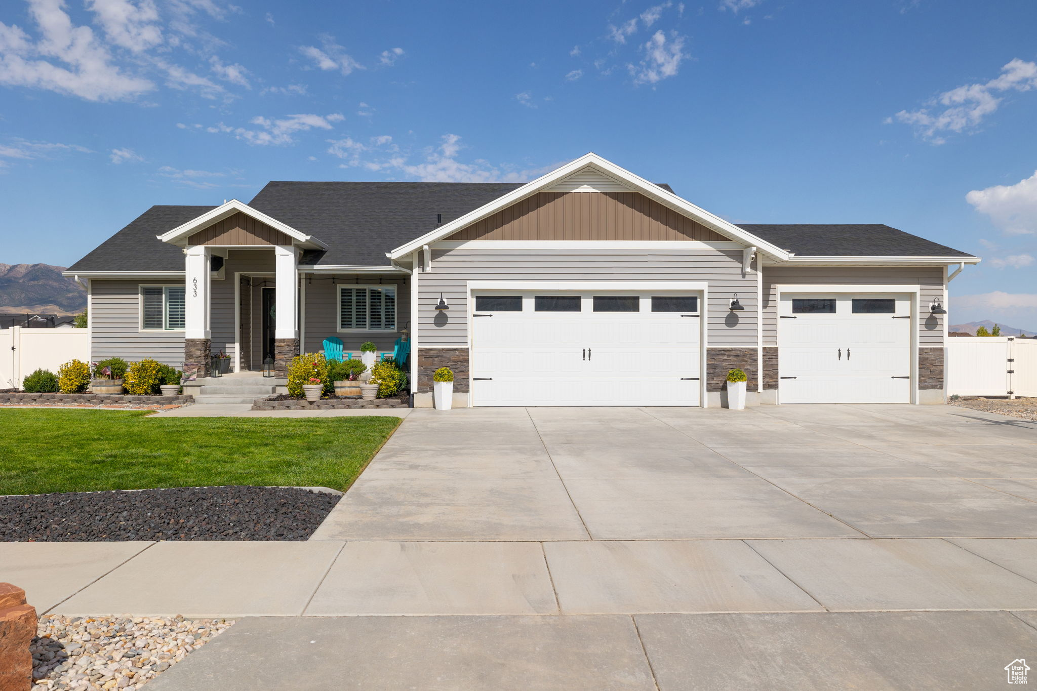 633 E MAXFIELD CT