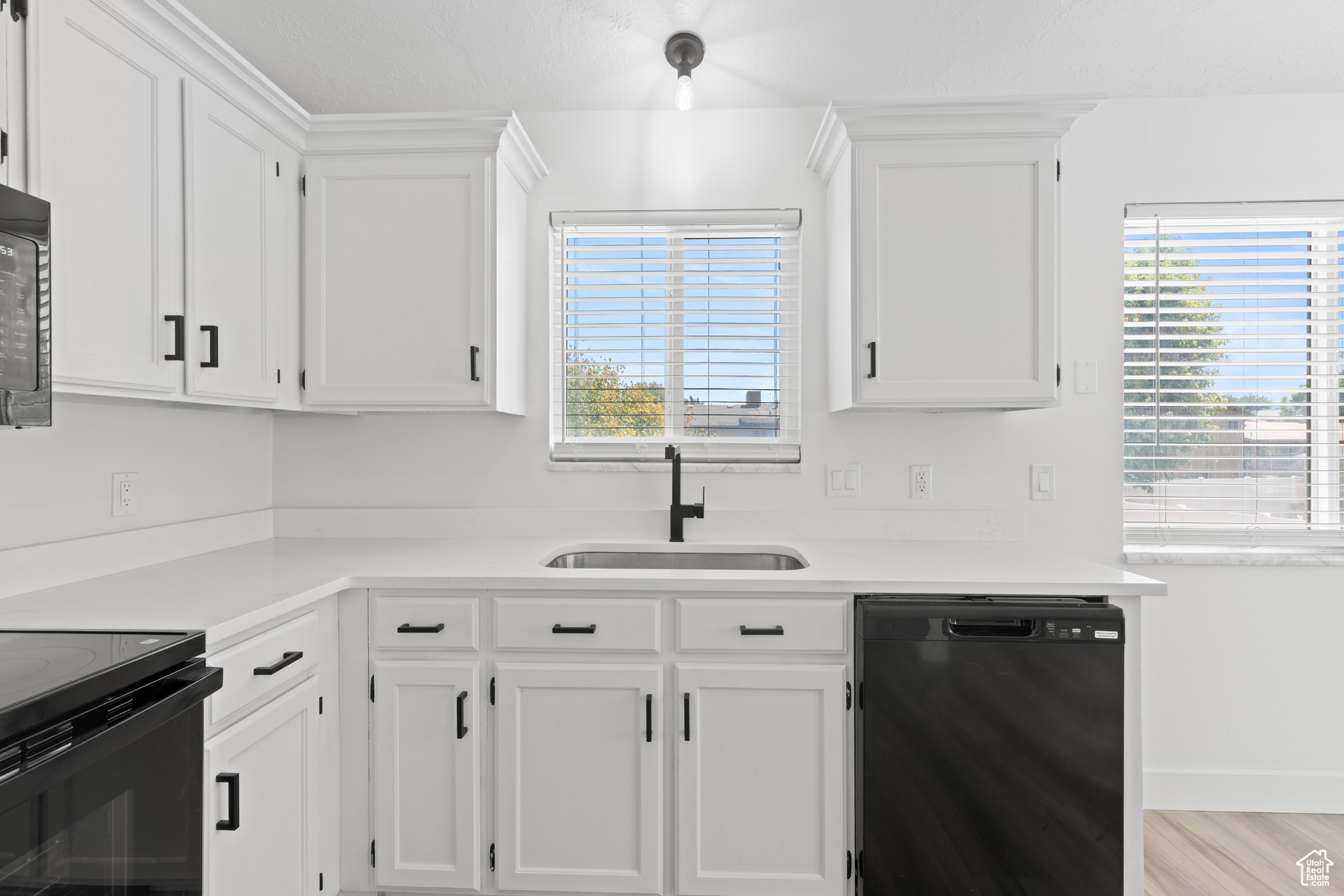 3045 S DALESEND DR