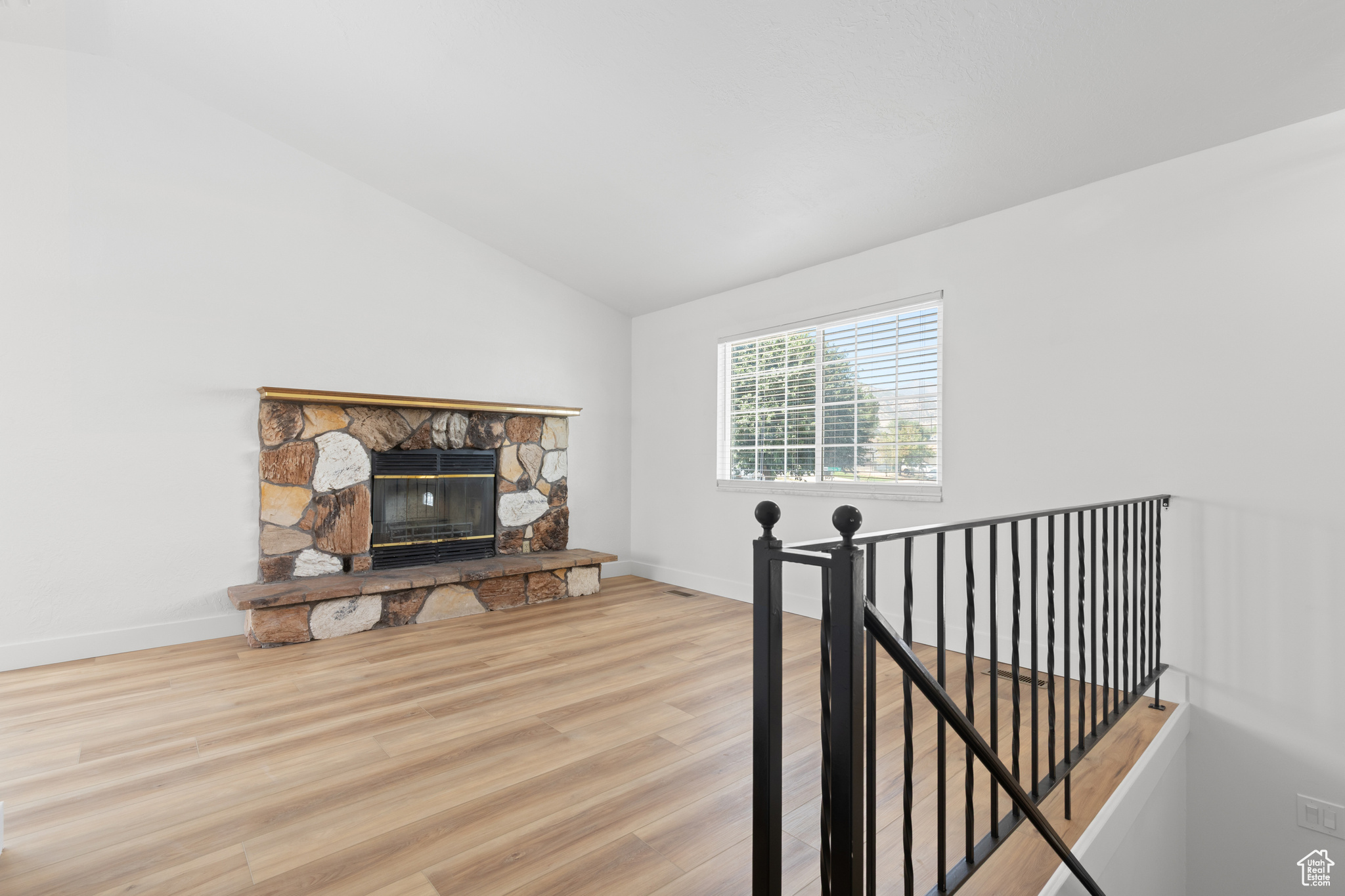3045 S DALESEND DR
