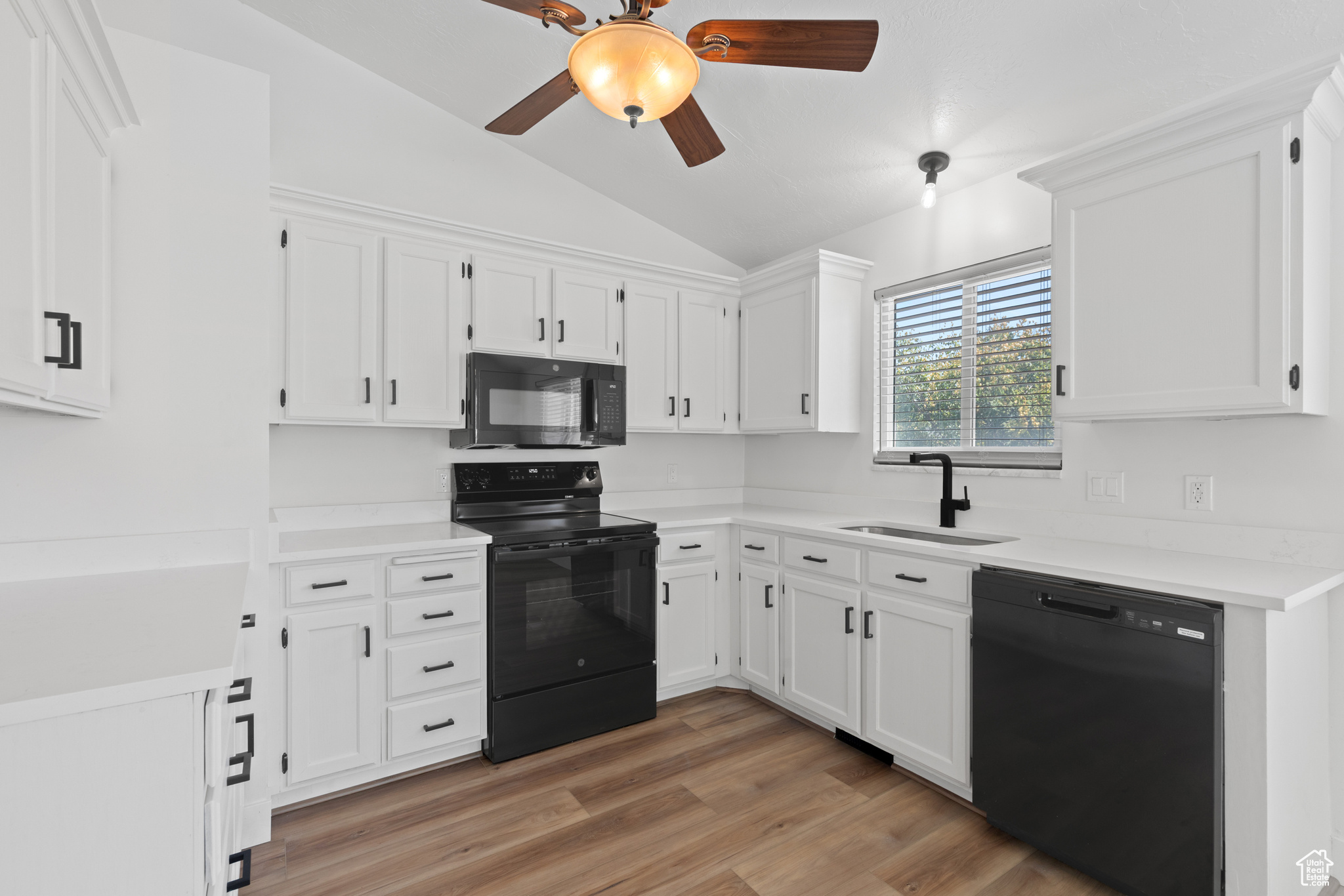 3045 S DALESEND DR