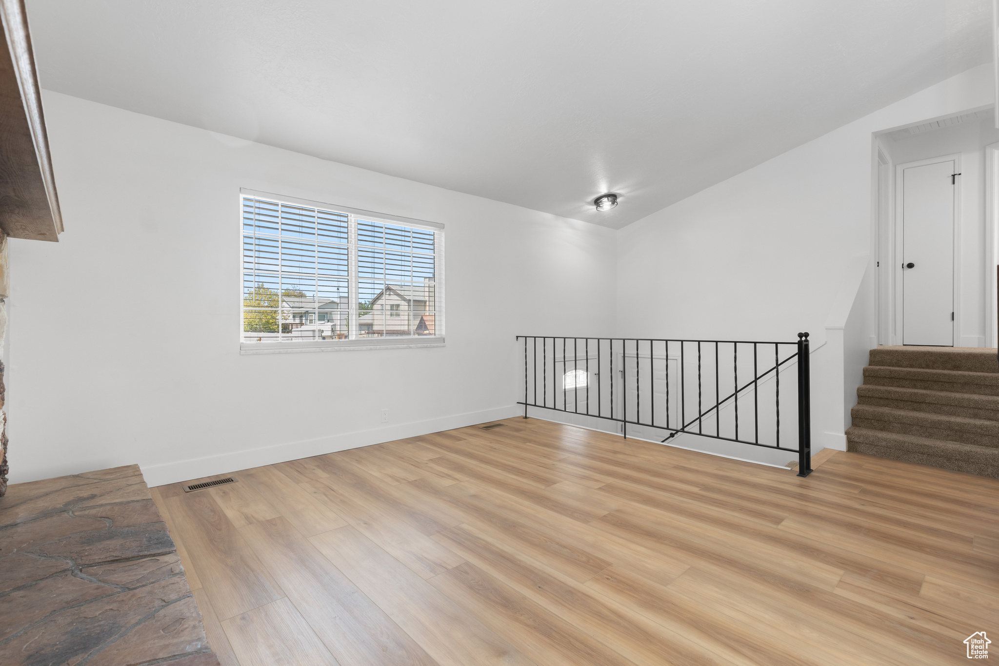 3045 S DALESEND DR
