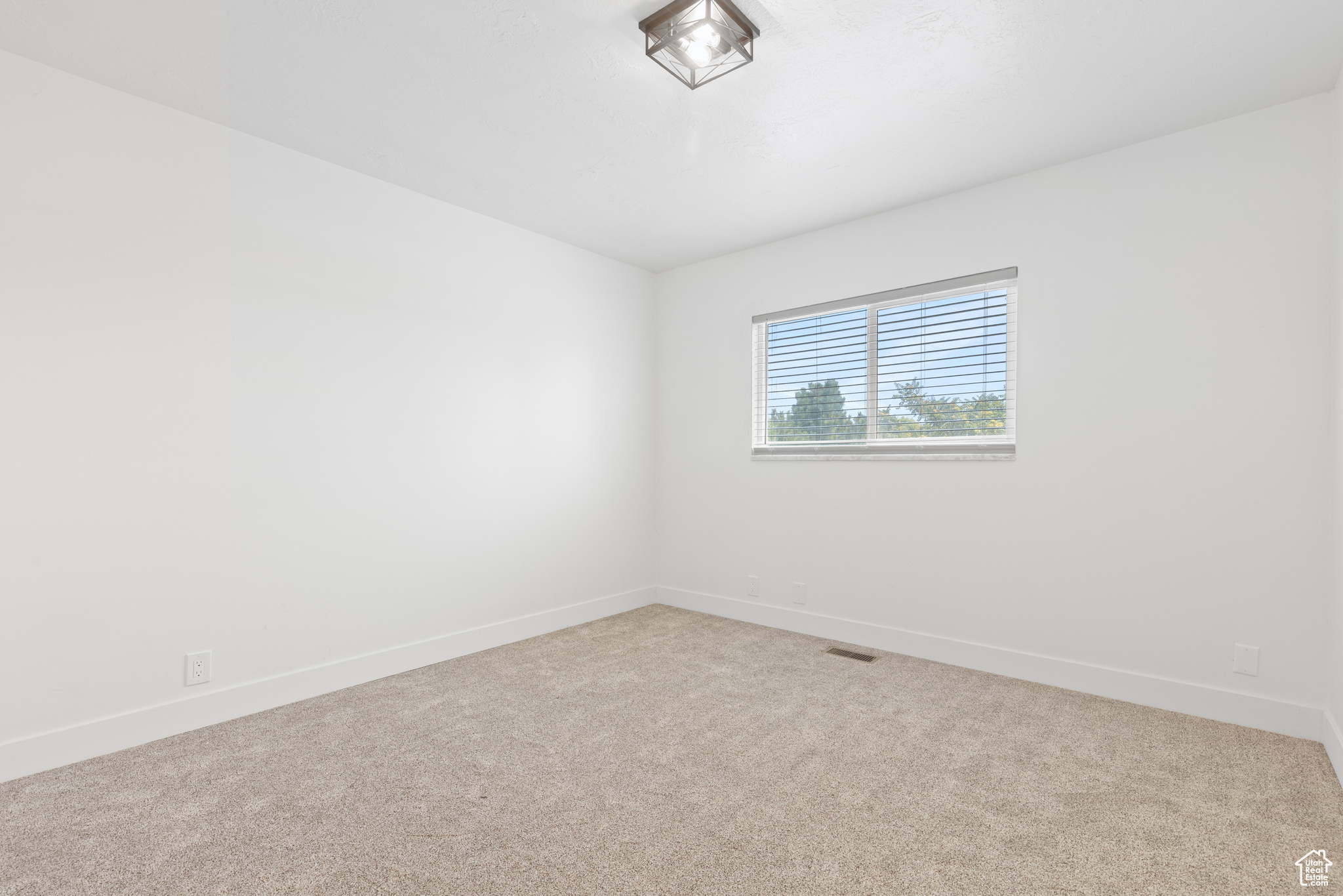 3045 S DALESEND DR