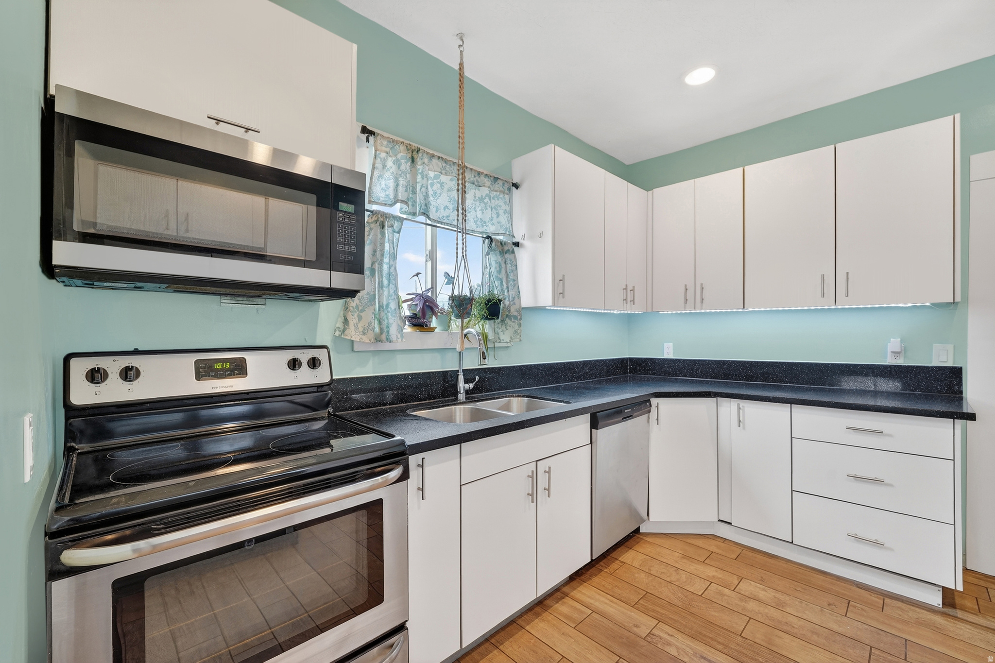 77 N 4TH ST