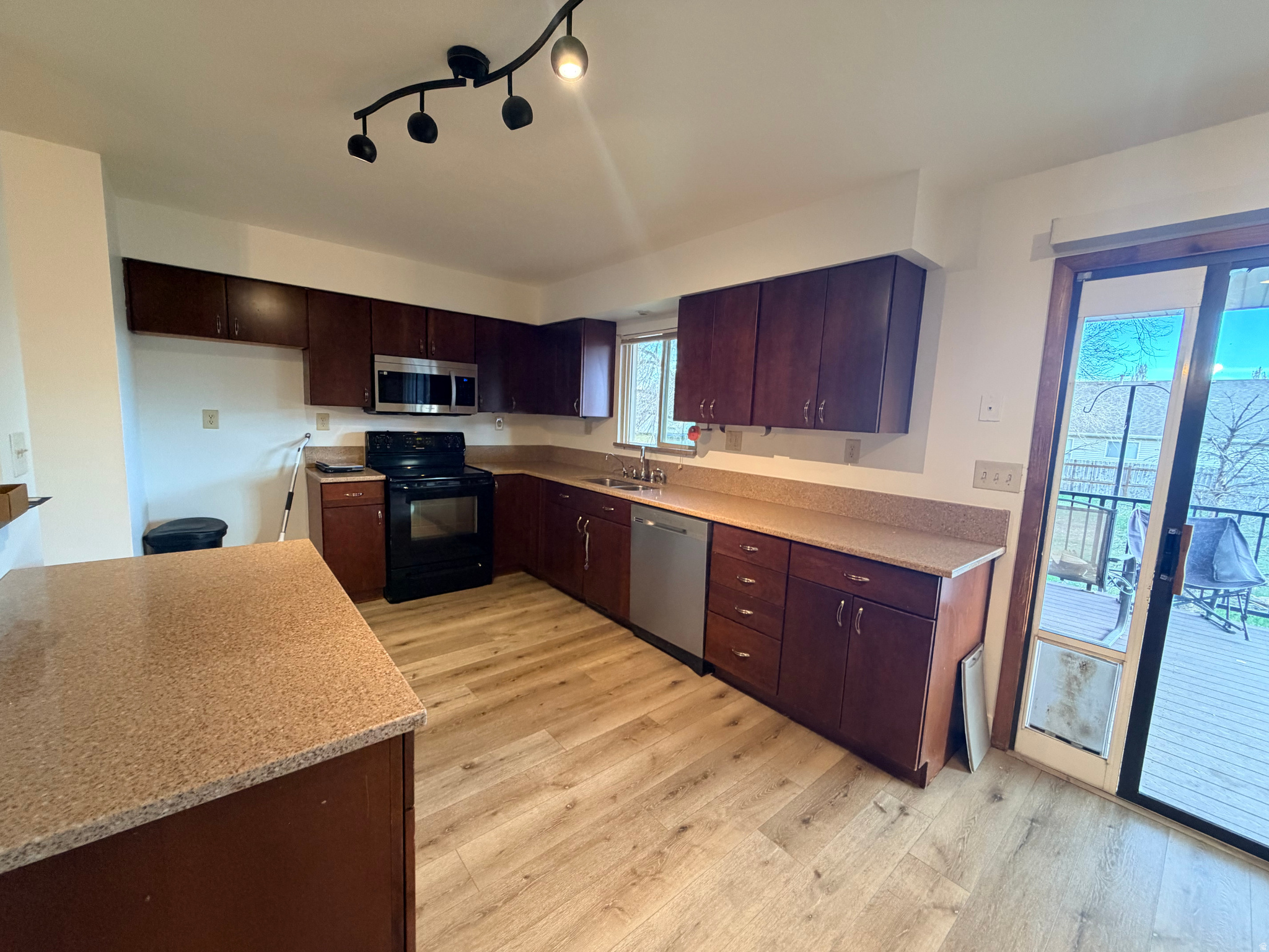 95 W DURFEE ST
