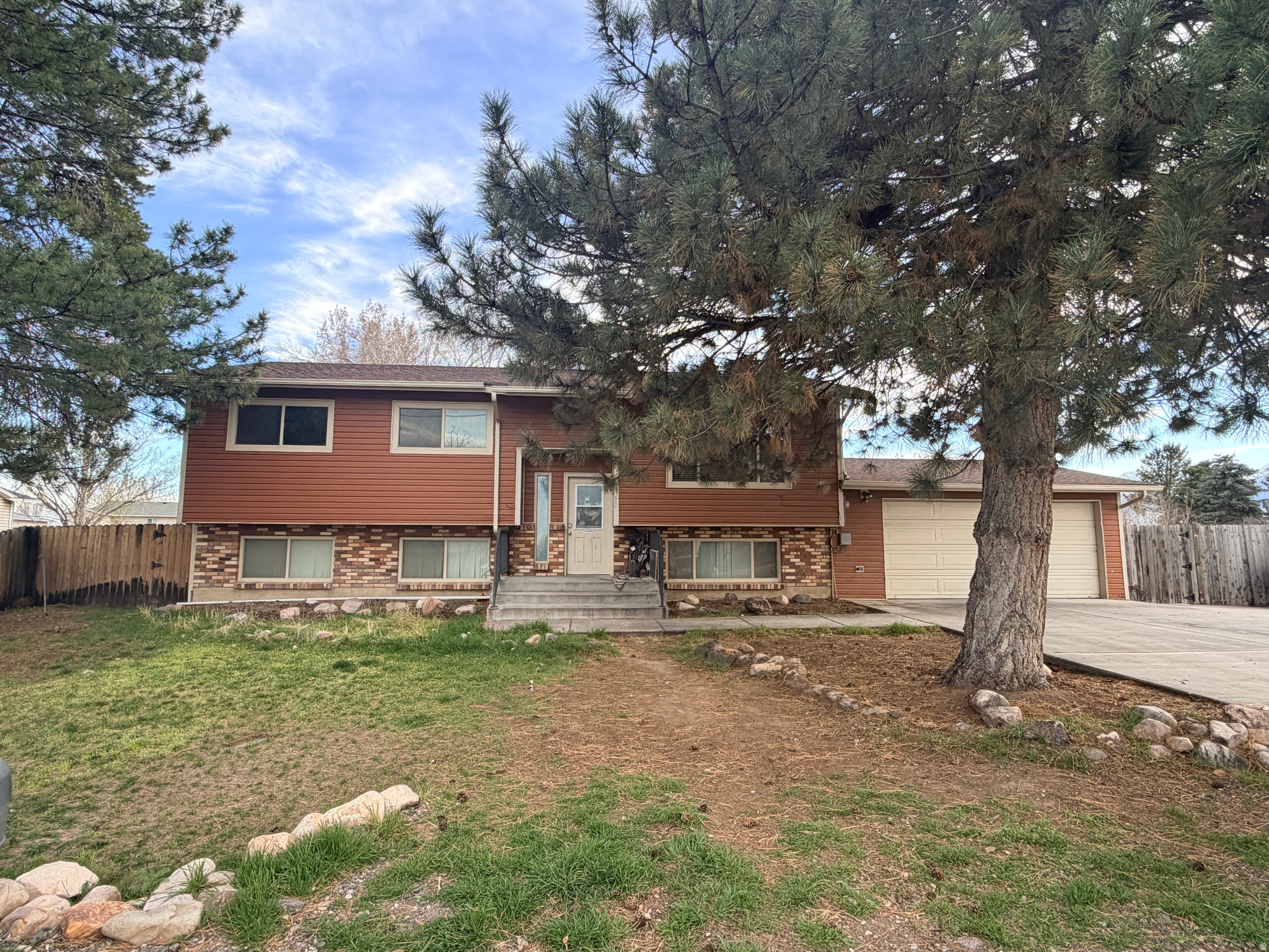 95 W DURFEE ST