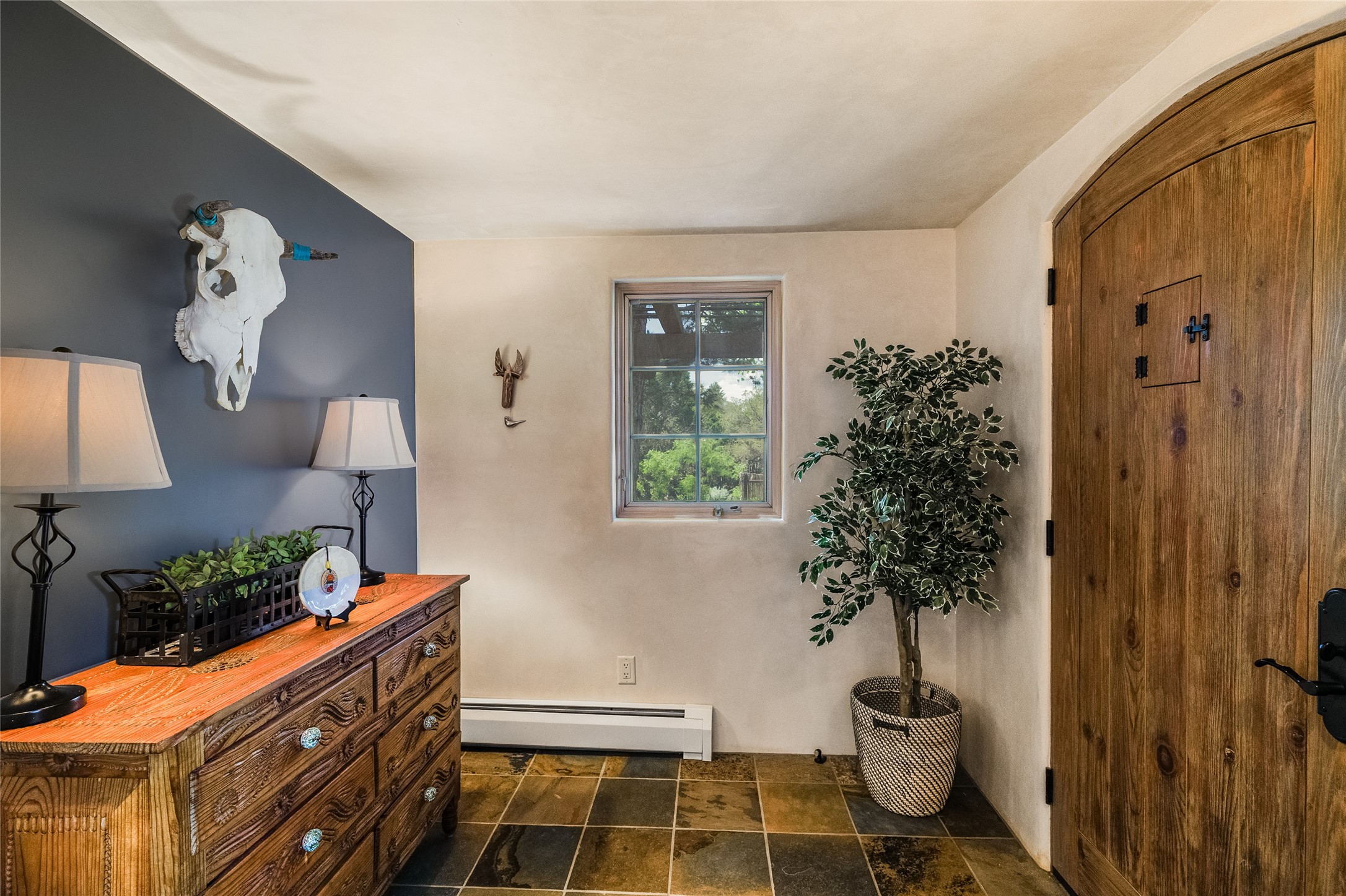 826 1/2 E Zia Road