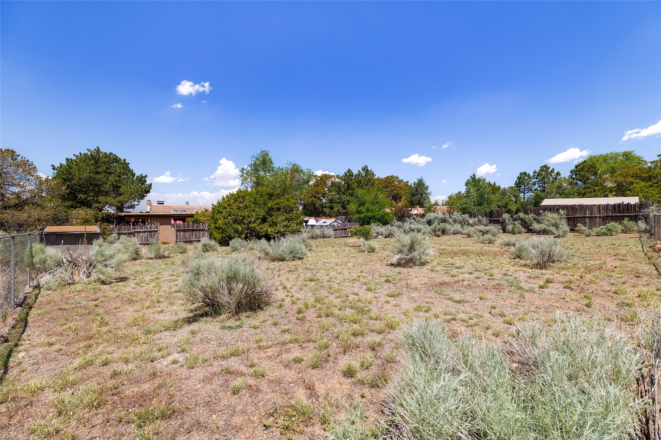 826 1/2 E Zia Road