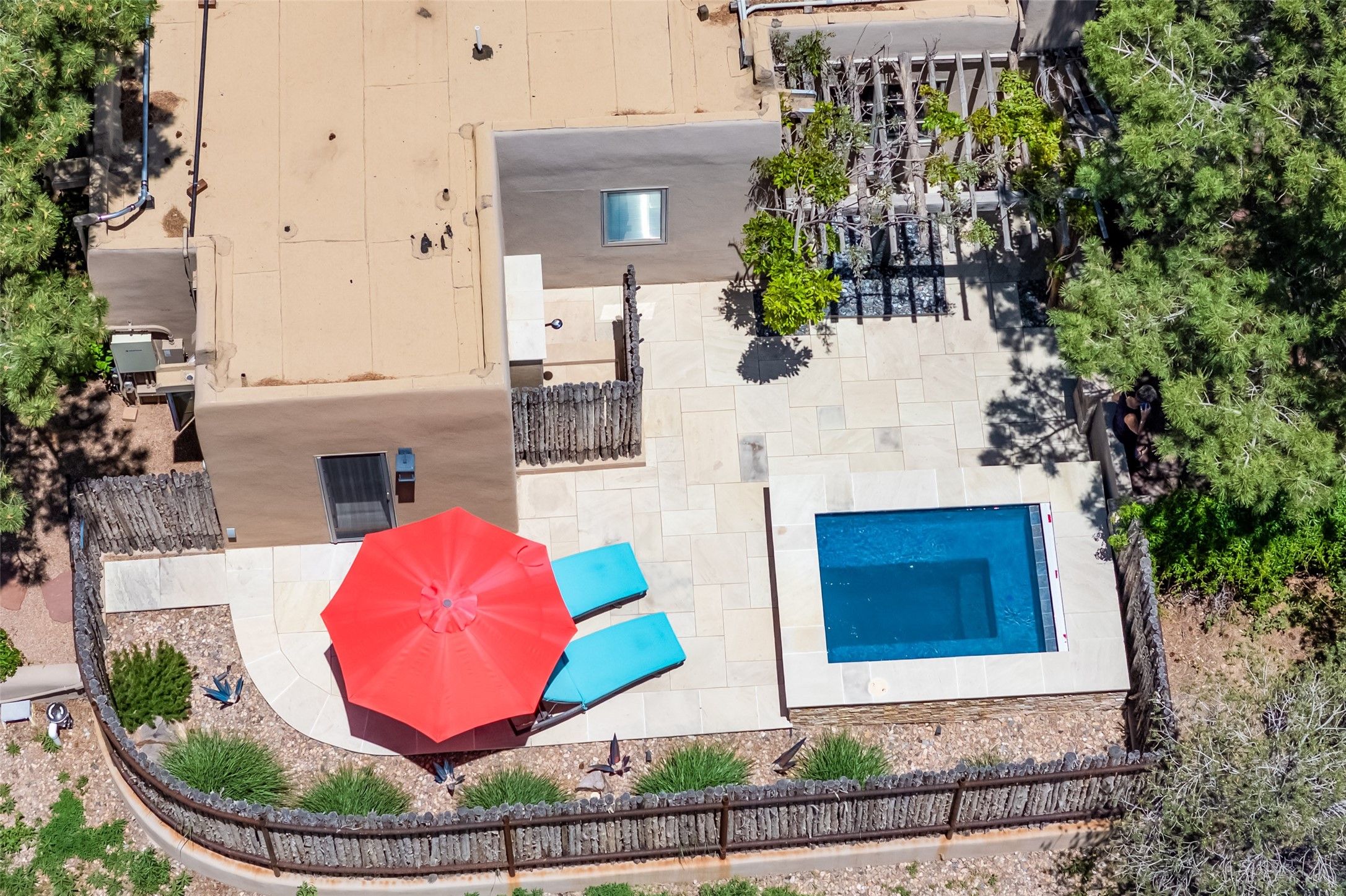 826 1/2 E Zia Road