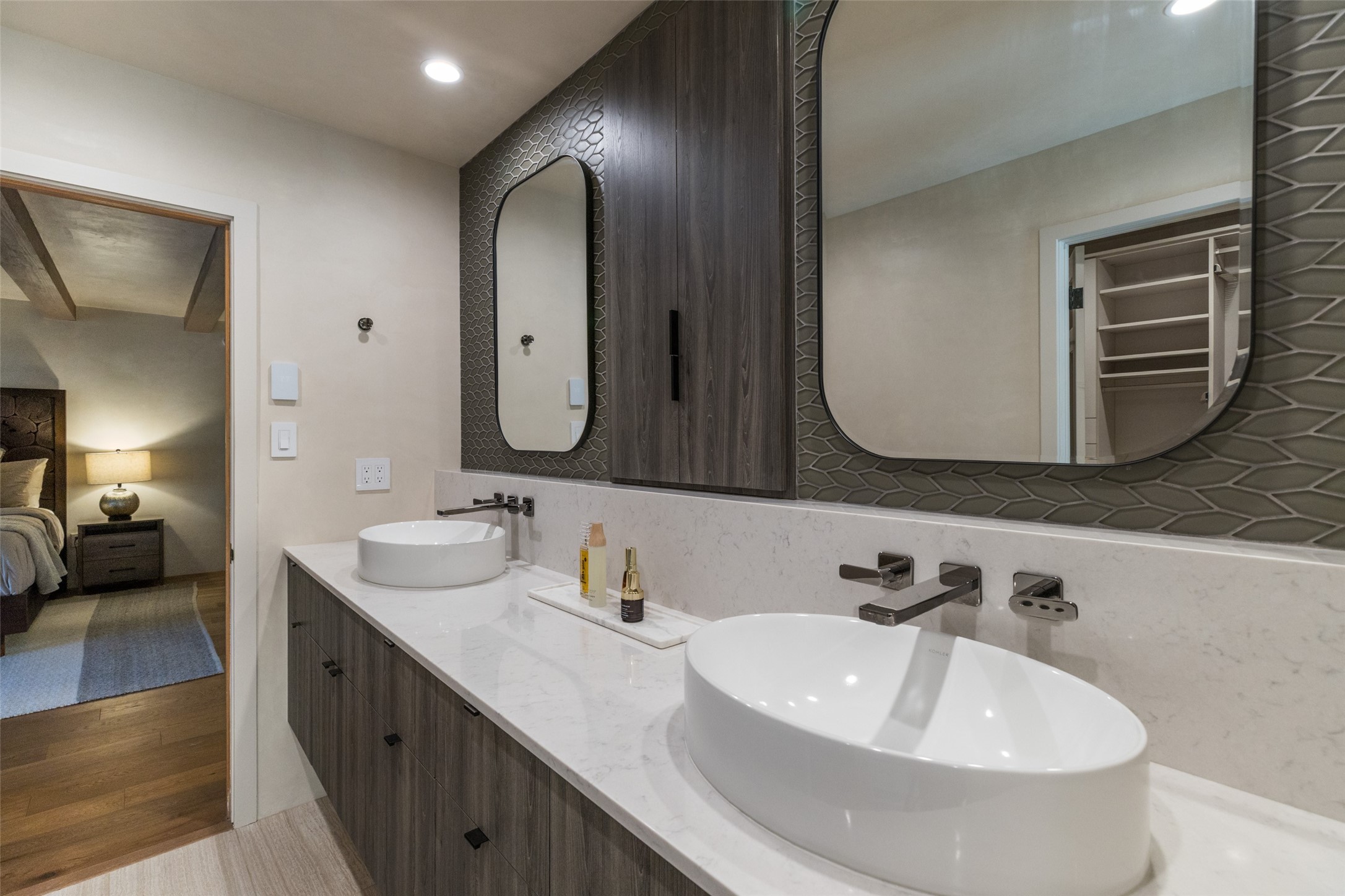 826 1/2 E Zia Road