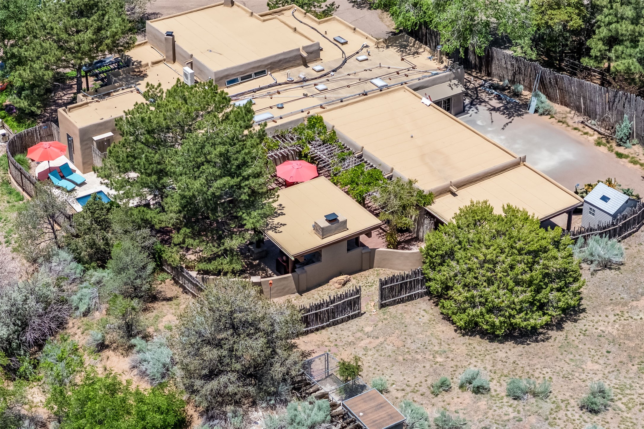 826 1/2 E Zia Road