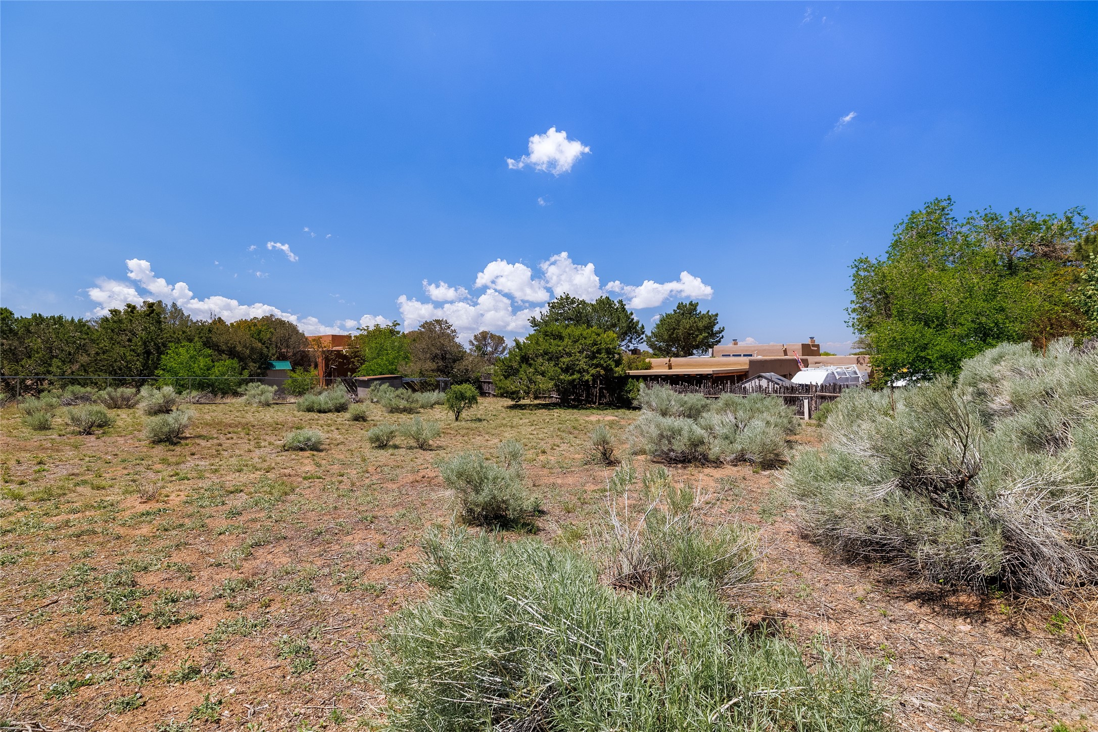 826 1/2 E Zia Road