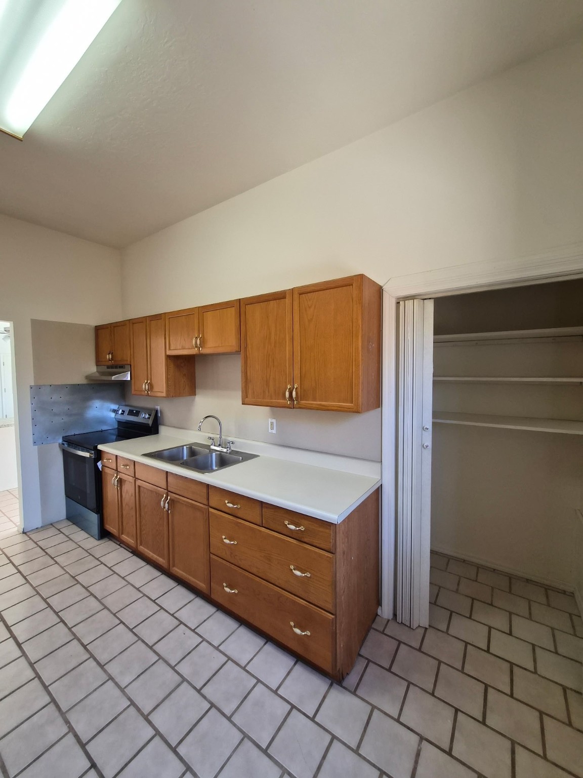 428 S Camino Del Pueblo