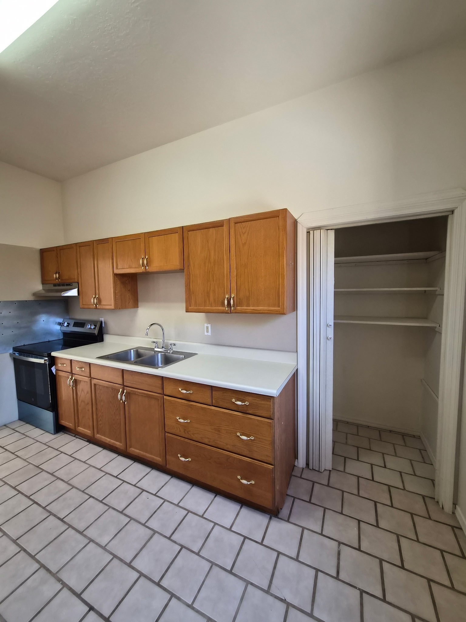 428 S Camino Del Pueblo