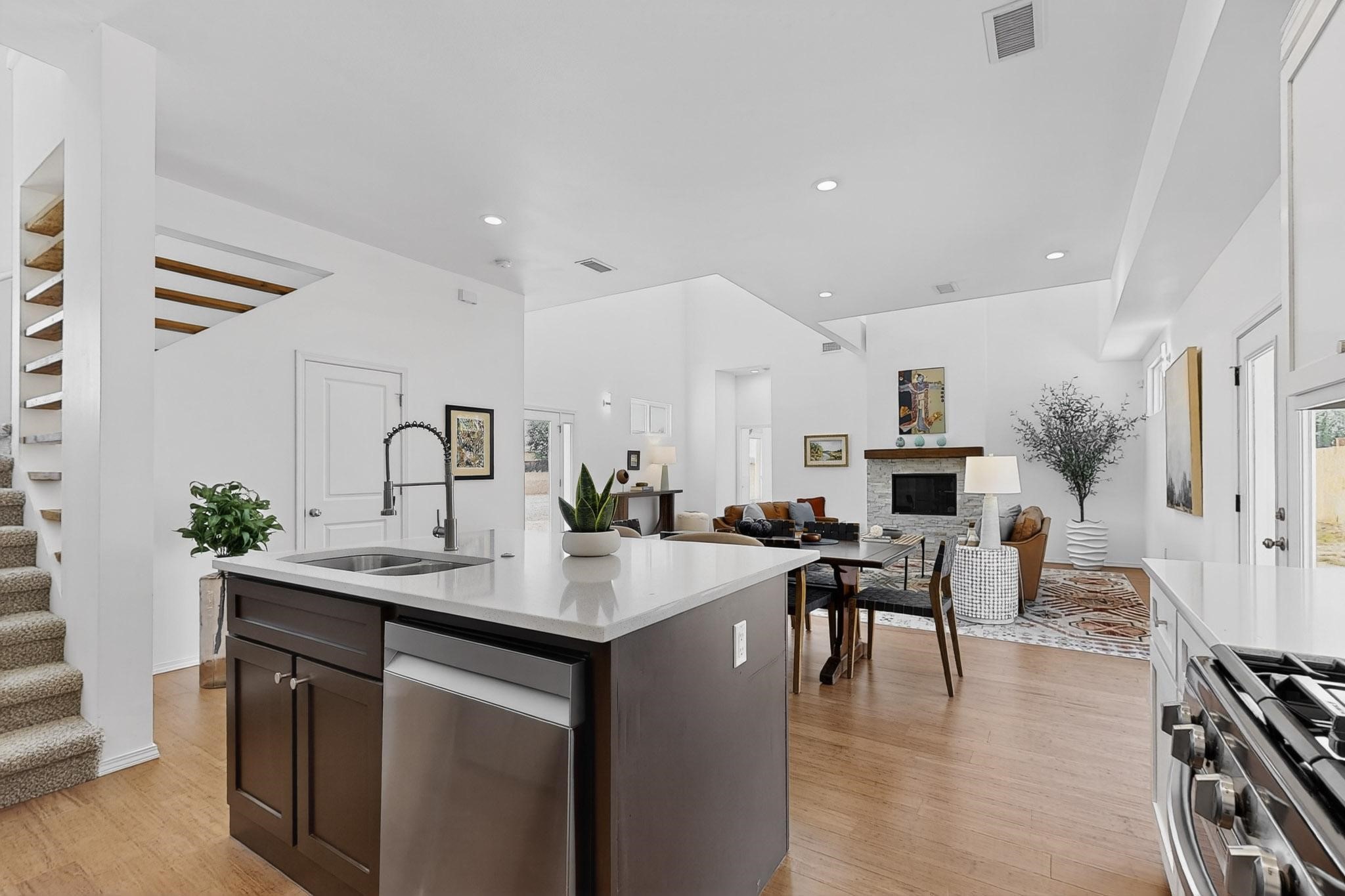 2822 Camino Mendoza