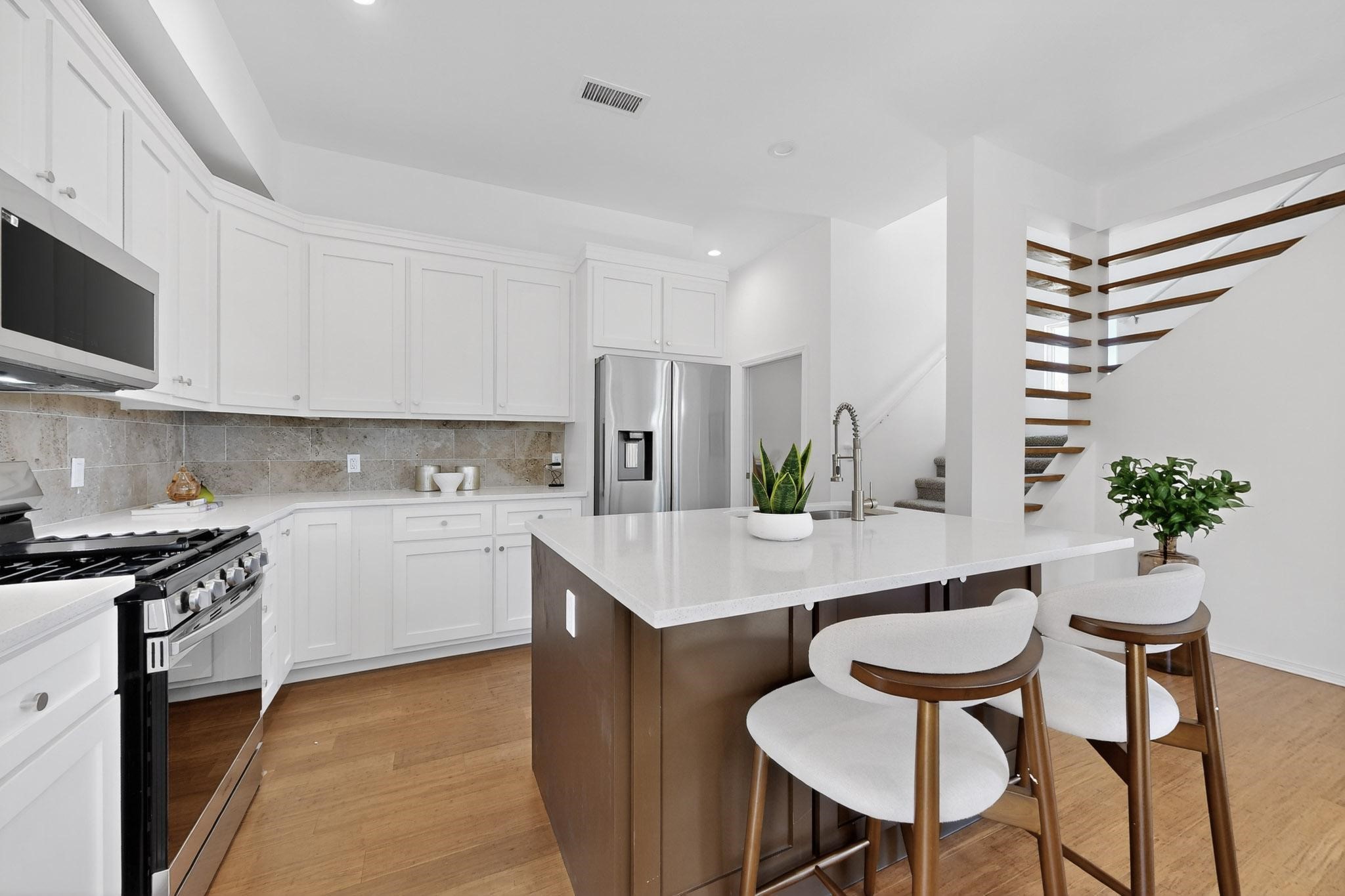2822 Camino Mendoza