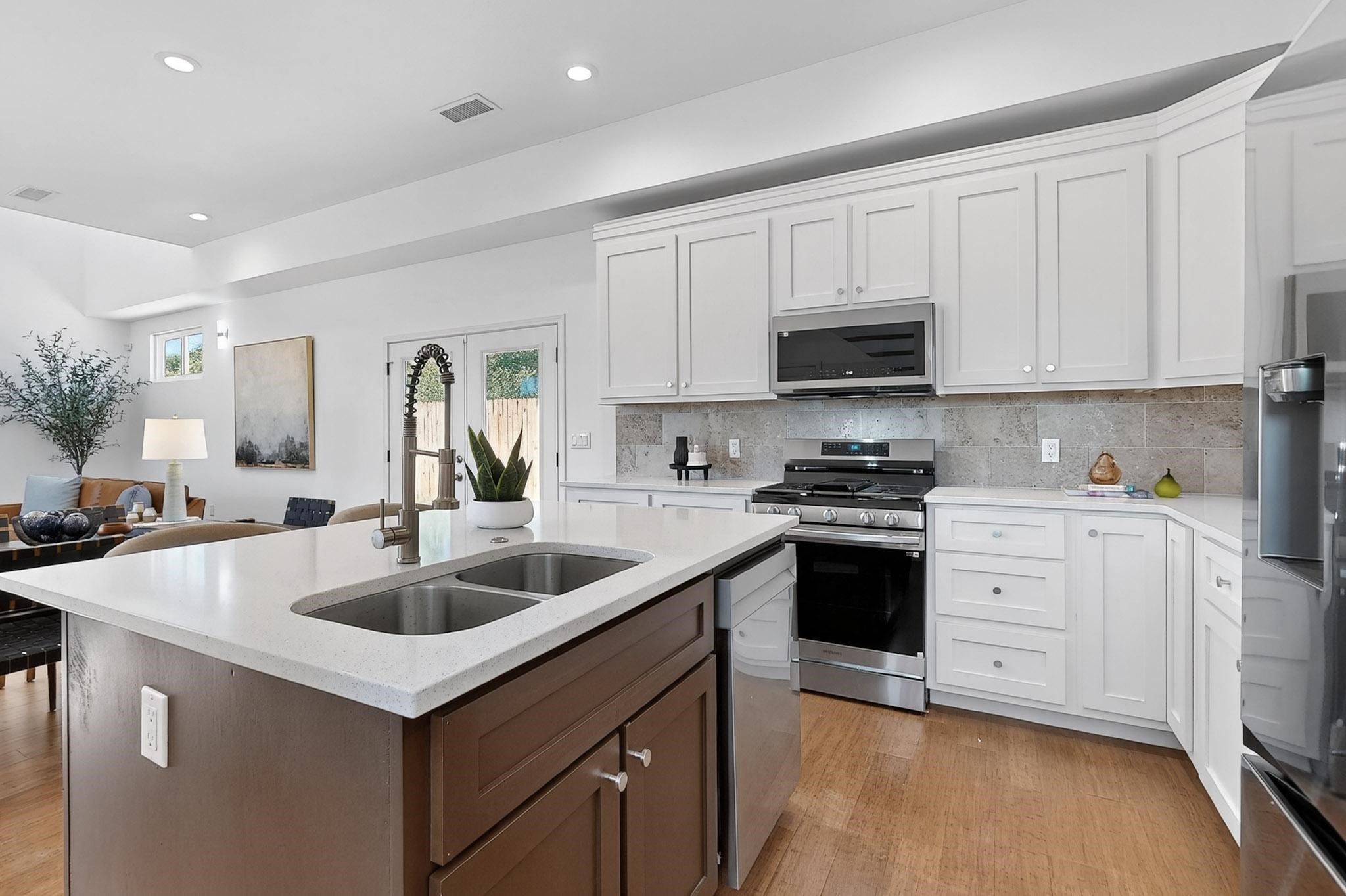 2822 Camino Mendoza