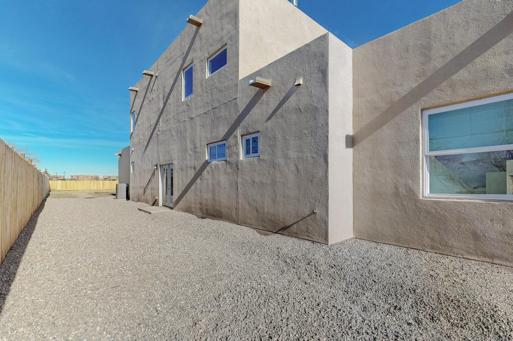 2822 Camino Mendoza