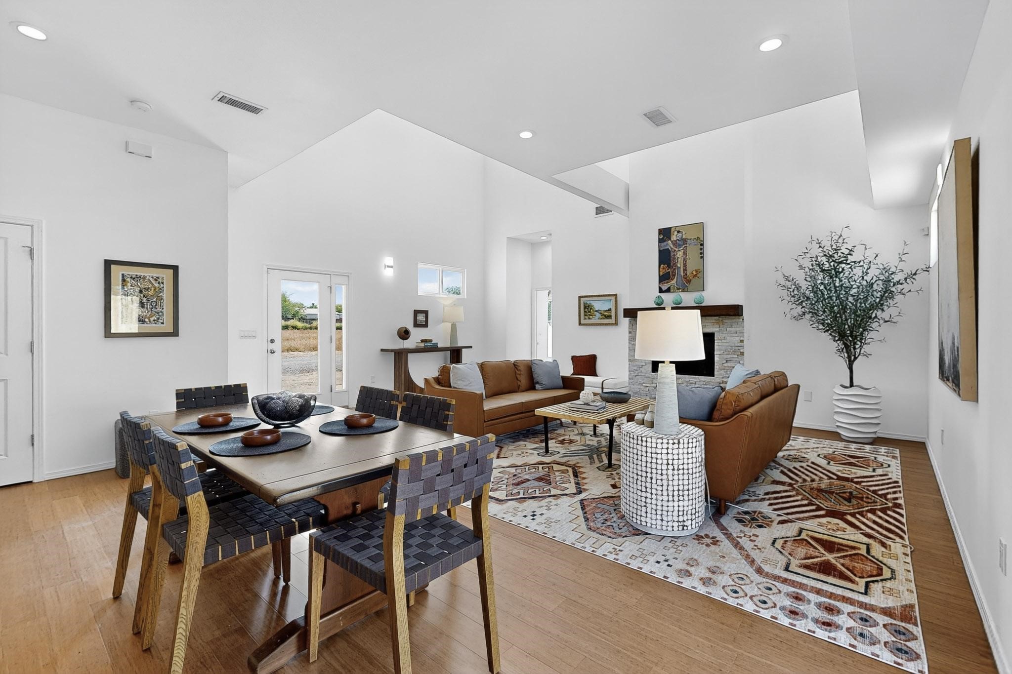 2822 Camino Mendoza
