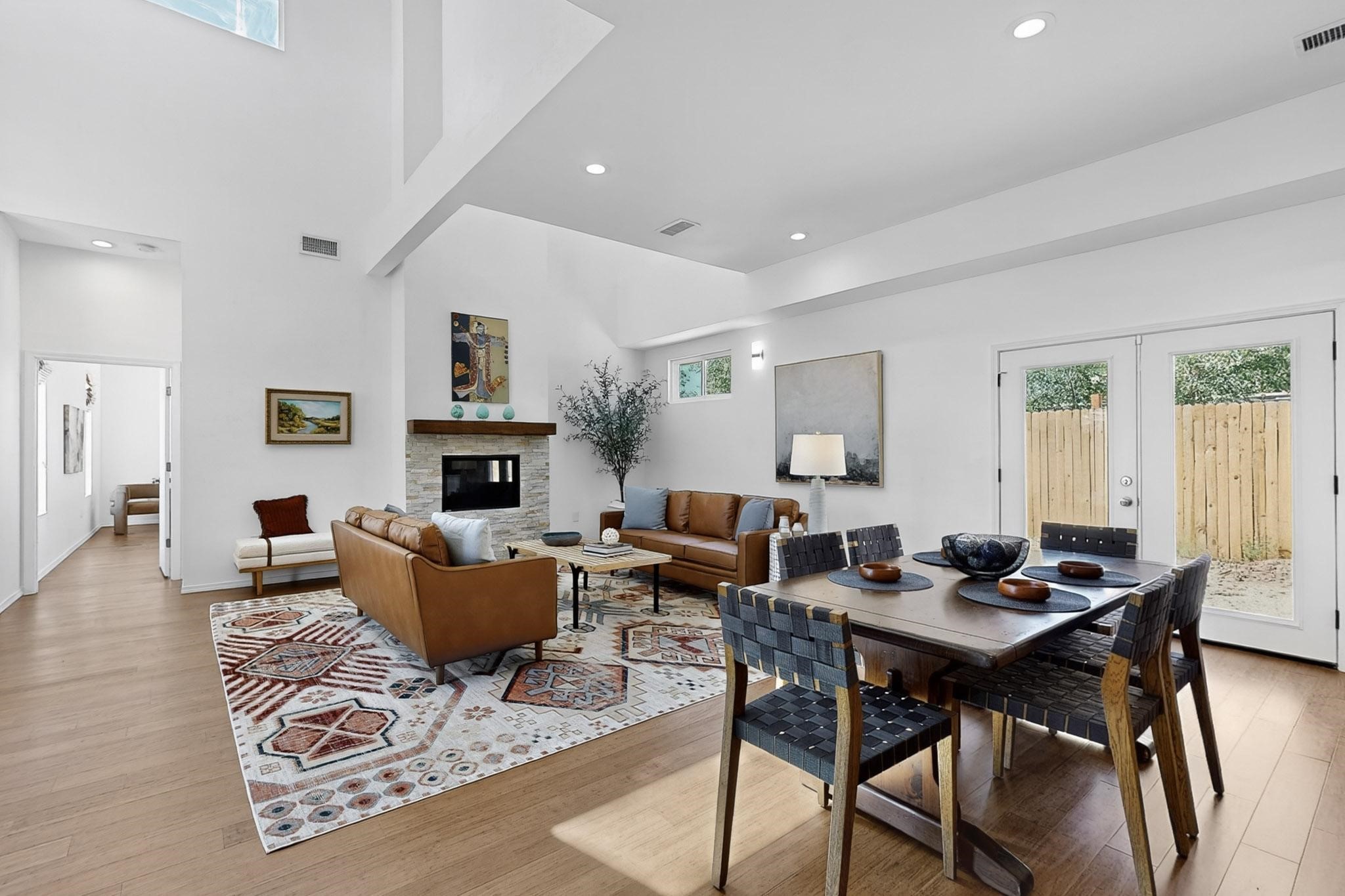 2822 Camino Mendoza