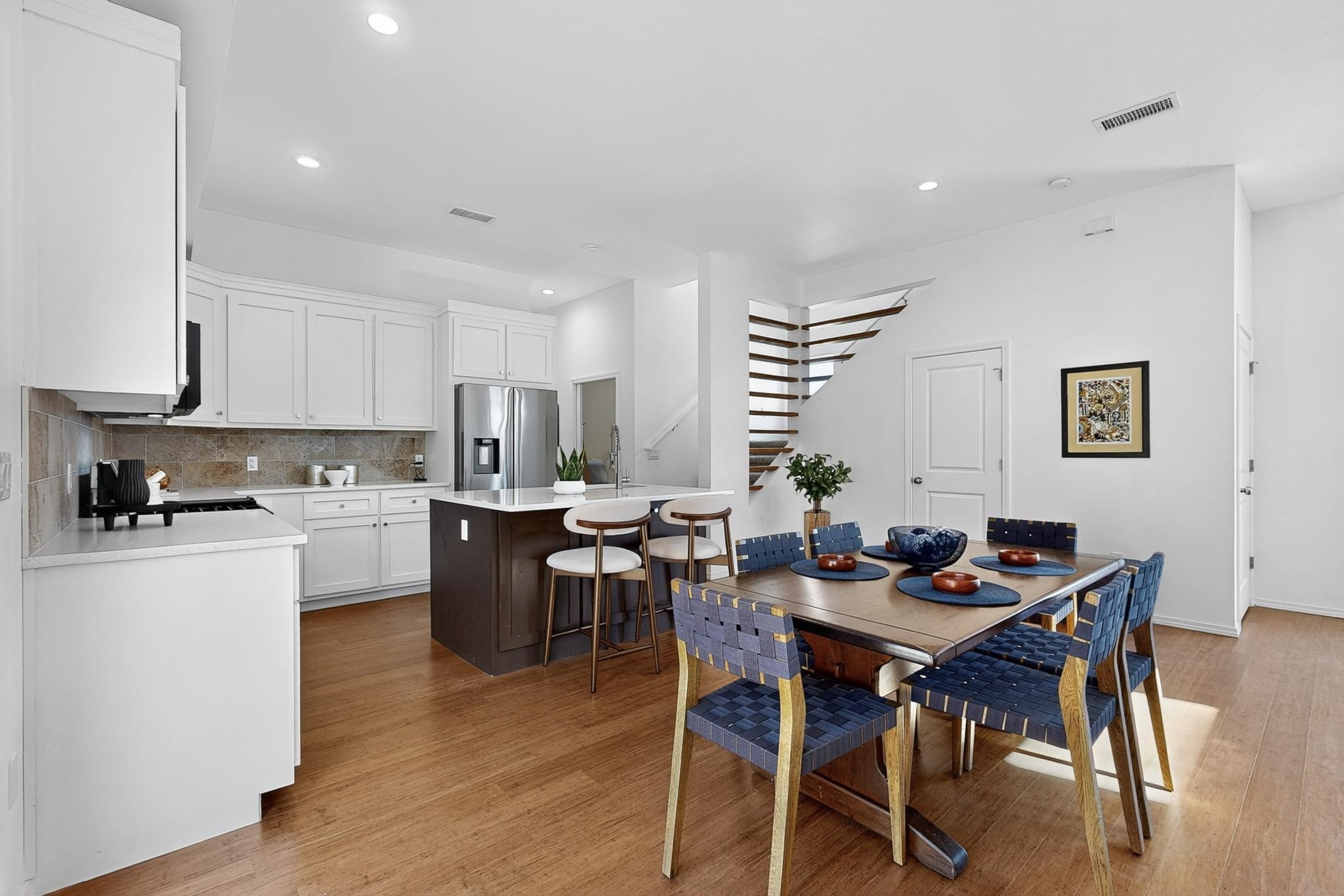 2822 Camino Mendoza