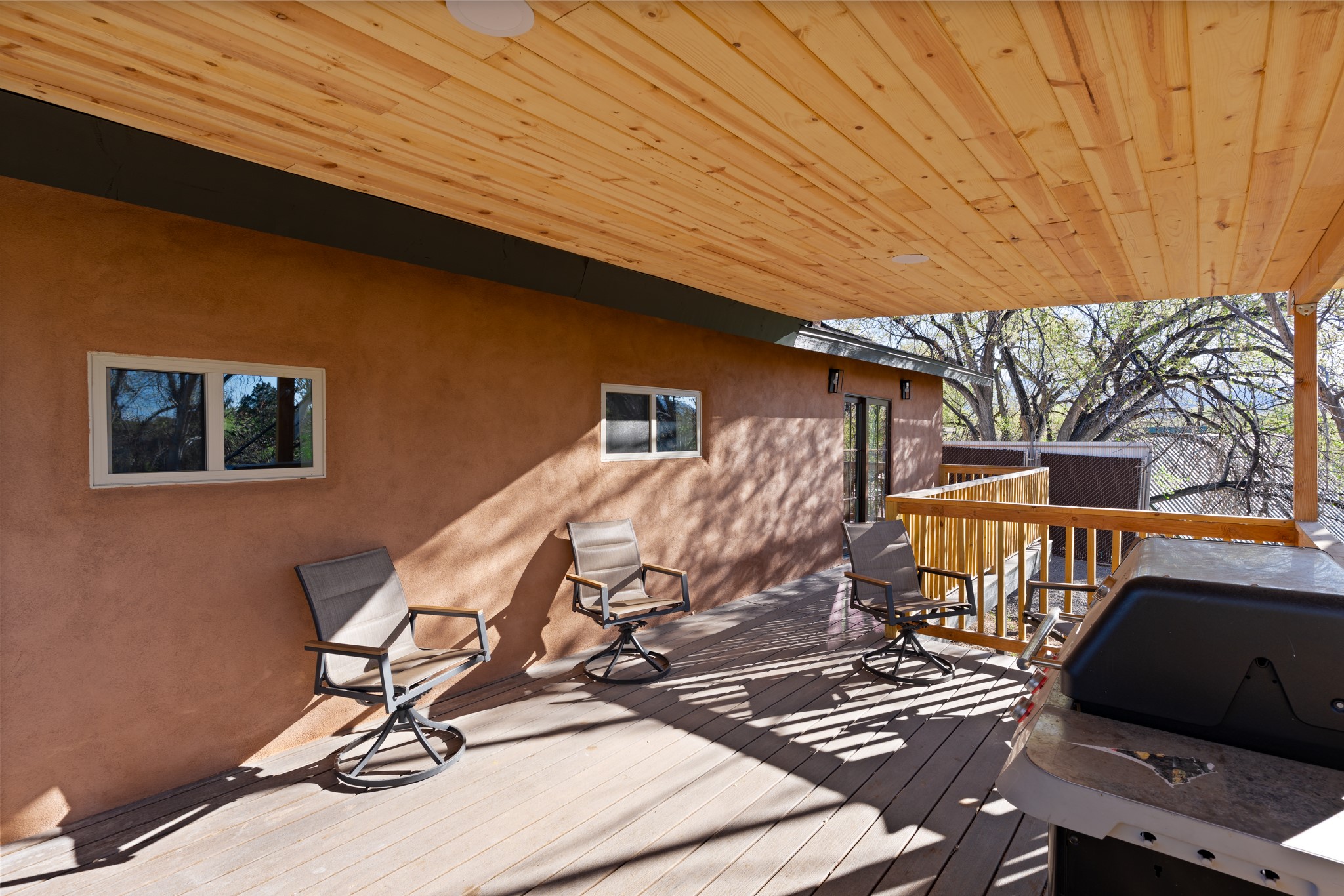 1614 W Alameda Street